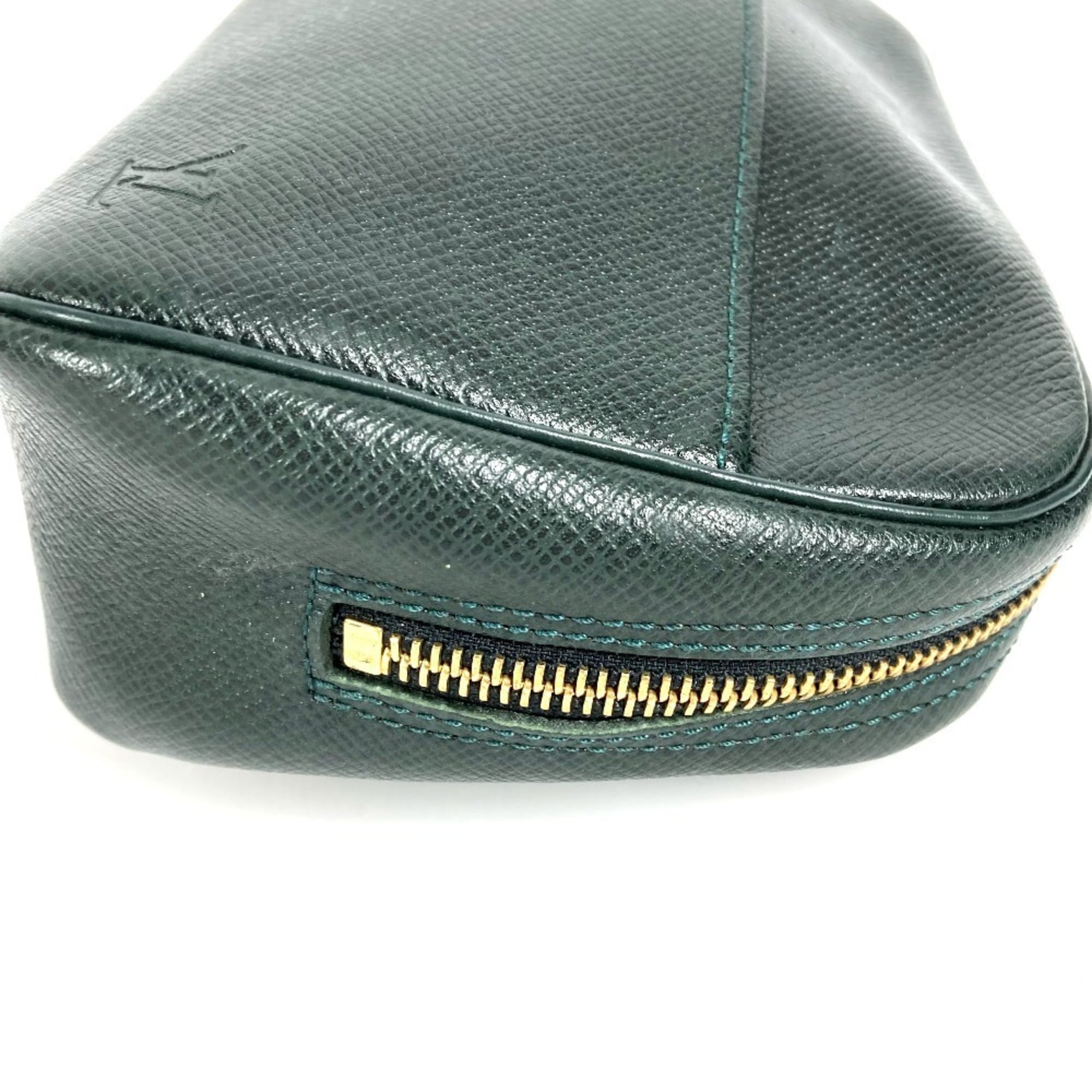 Louis Vuitton Taiga Episea Green Taiga Leather Clutch Bag