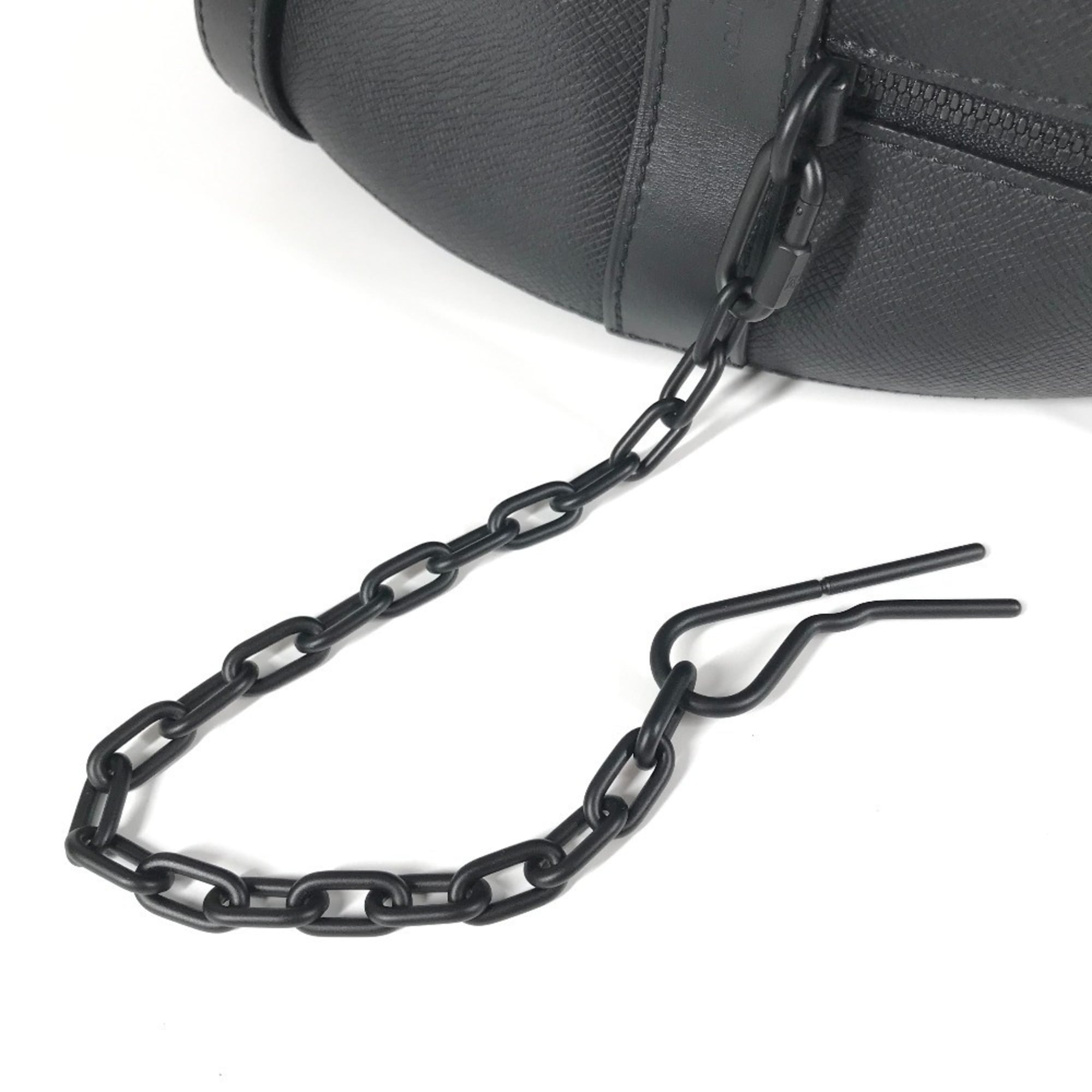 Louis Vuitton Taiga Ardoise Black Taiga Leather Pochette Shoulder Bag