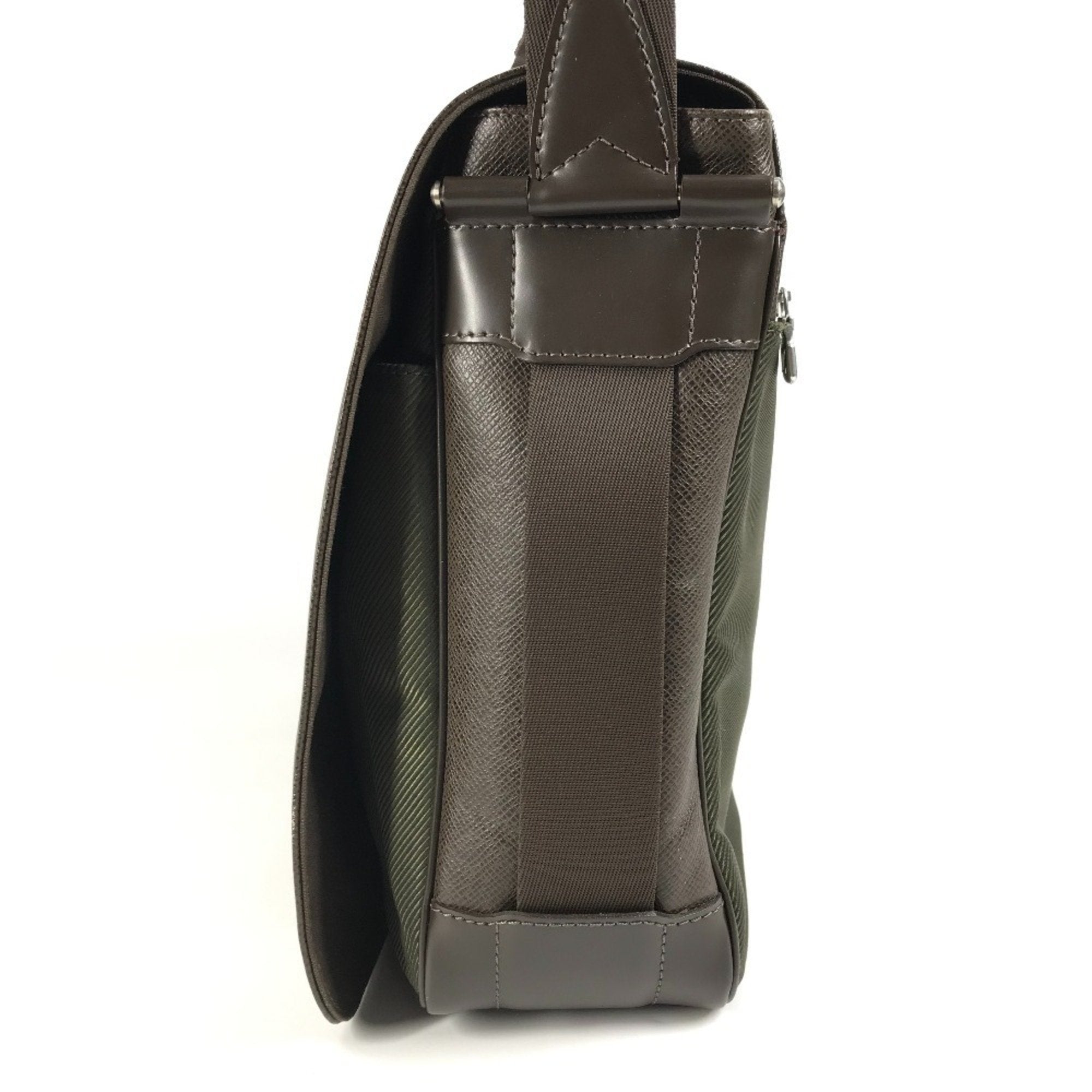 Louis Vuitton Brown Grizzly Taiga Leather Messenger Bag Shoulder Bag