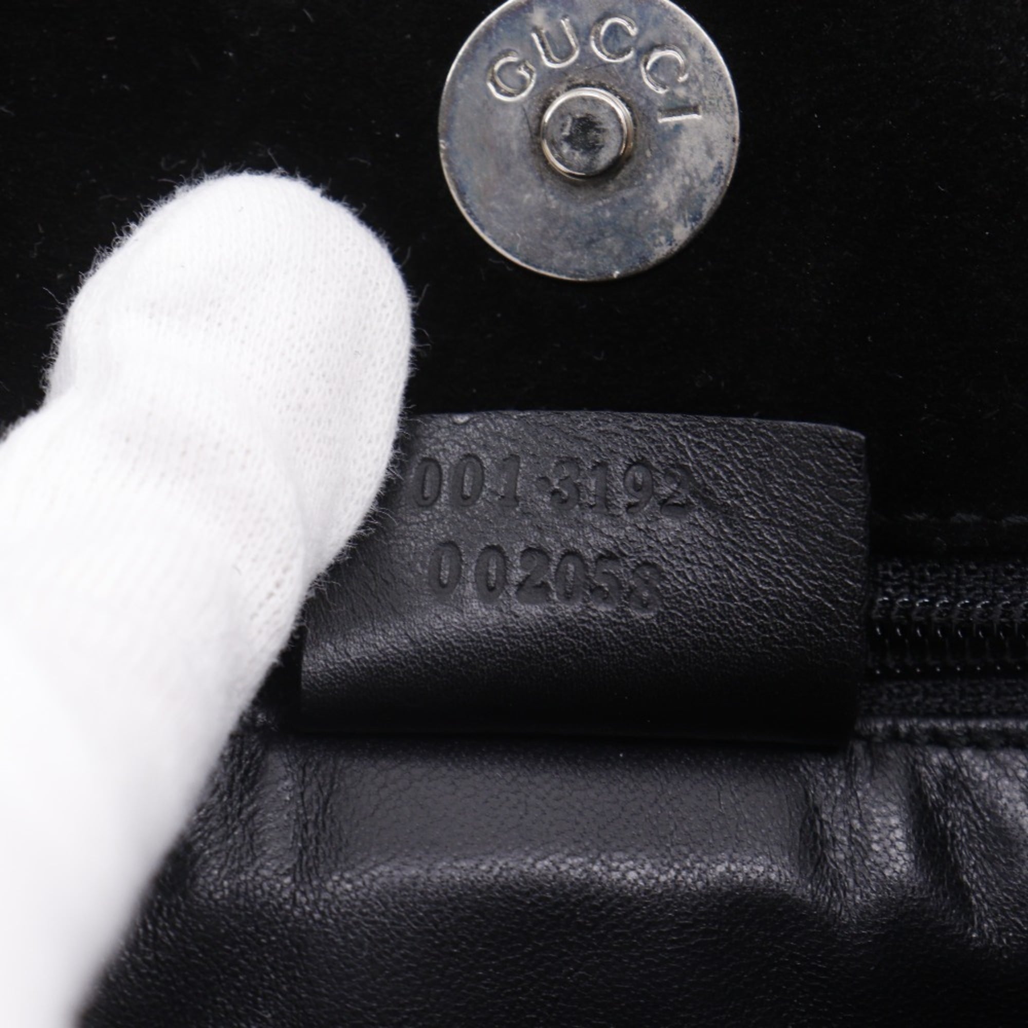 Gucci Black Suede Shoulder Bag (Pre-Owned)