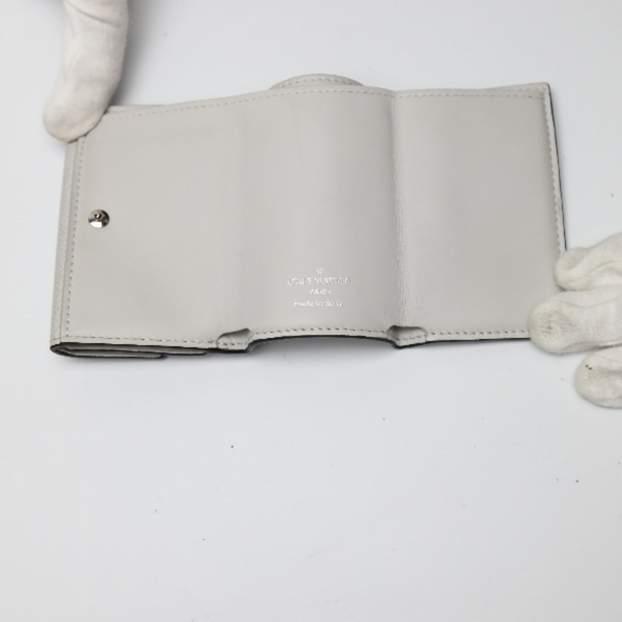 Louis Vuitton Blanc Wallet (Tri-Fold)