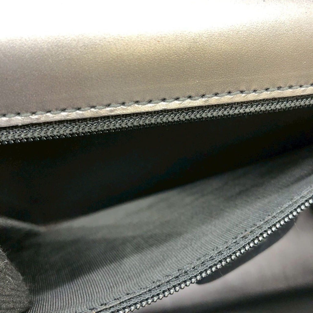 Gucci Gray Leather Shoulder Bag (Pre-Owned)