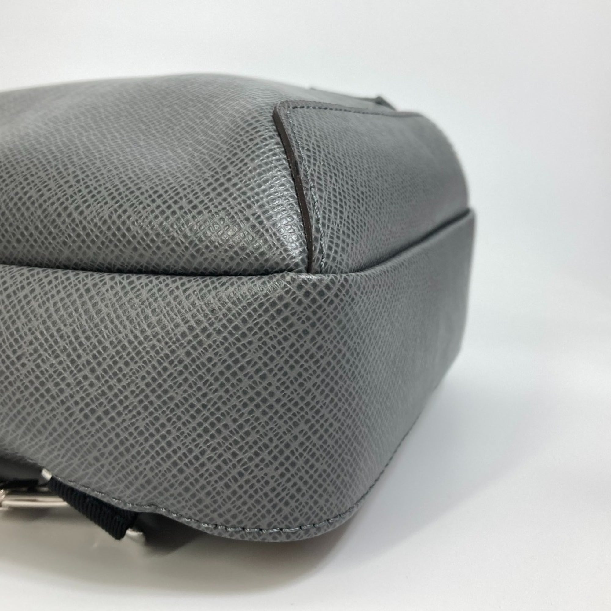 Louis Vuitton Taiga Gray Gris Taiga Leather Shoulder Bag
