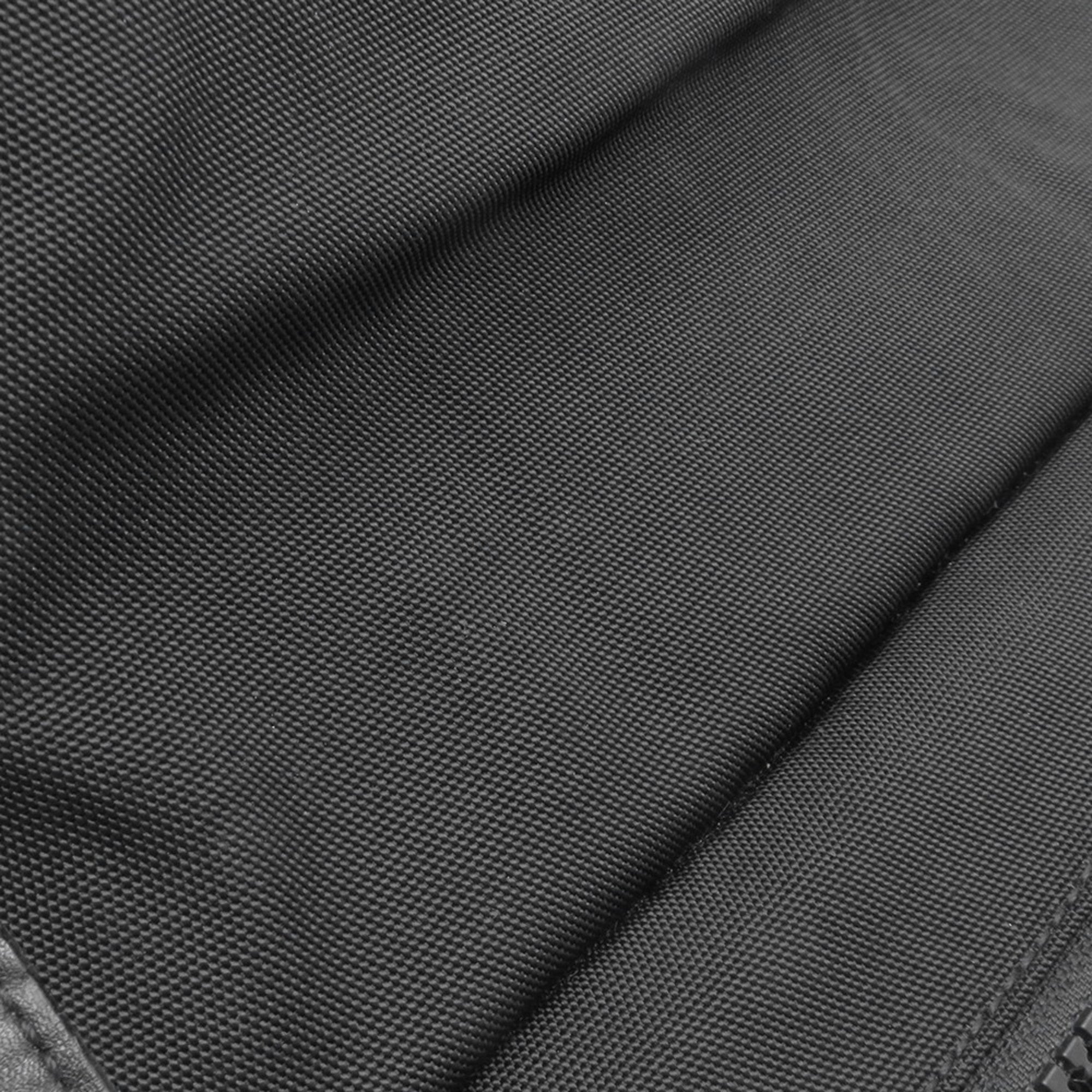 Gucci Black Canvas Pouch Sling Bag (Pre-Owned)