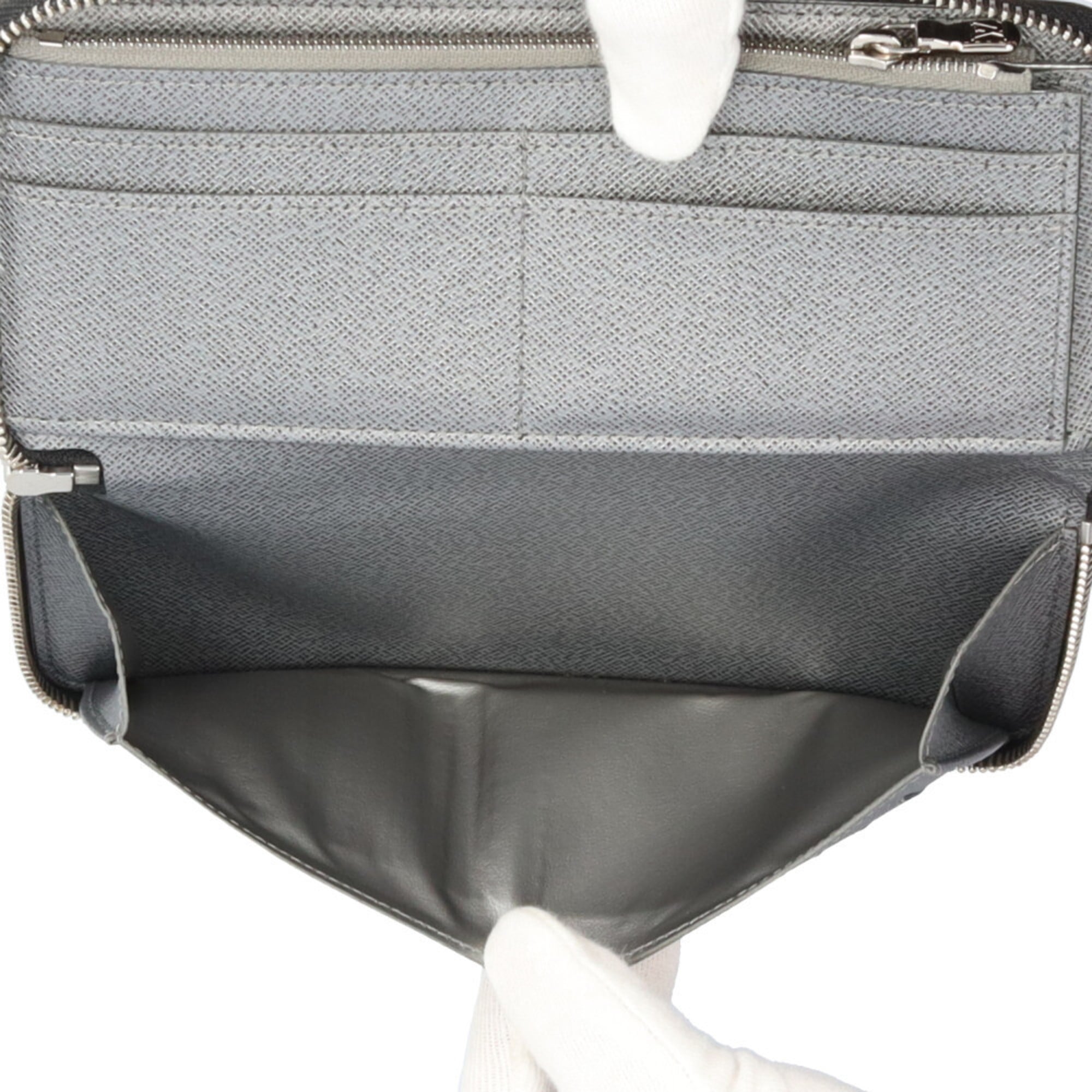 Louis Vuitton Silver Taiga Leather Leather Long Wallet