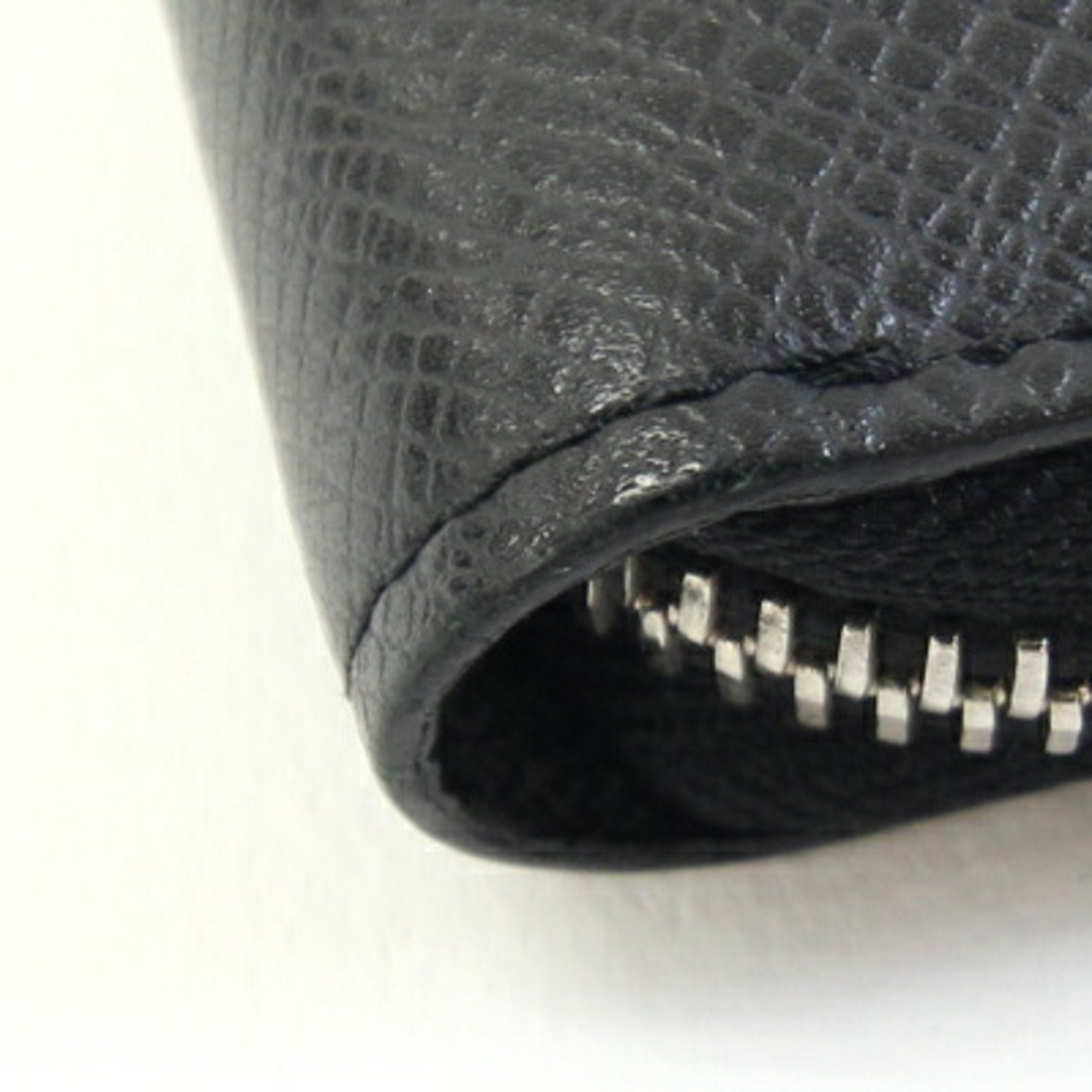 Louis Vuitton Black Noir Taiga Leather Leather Long Wallet