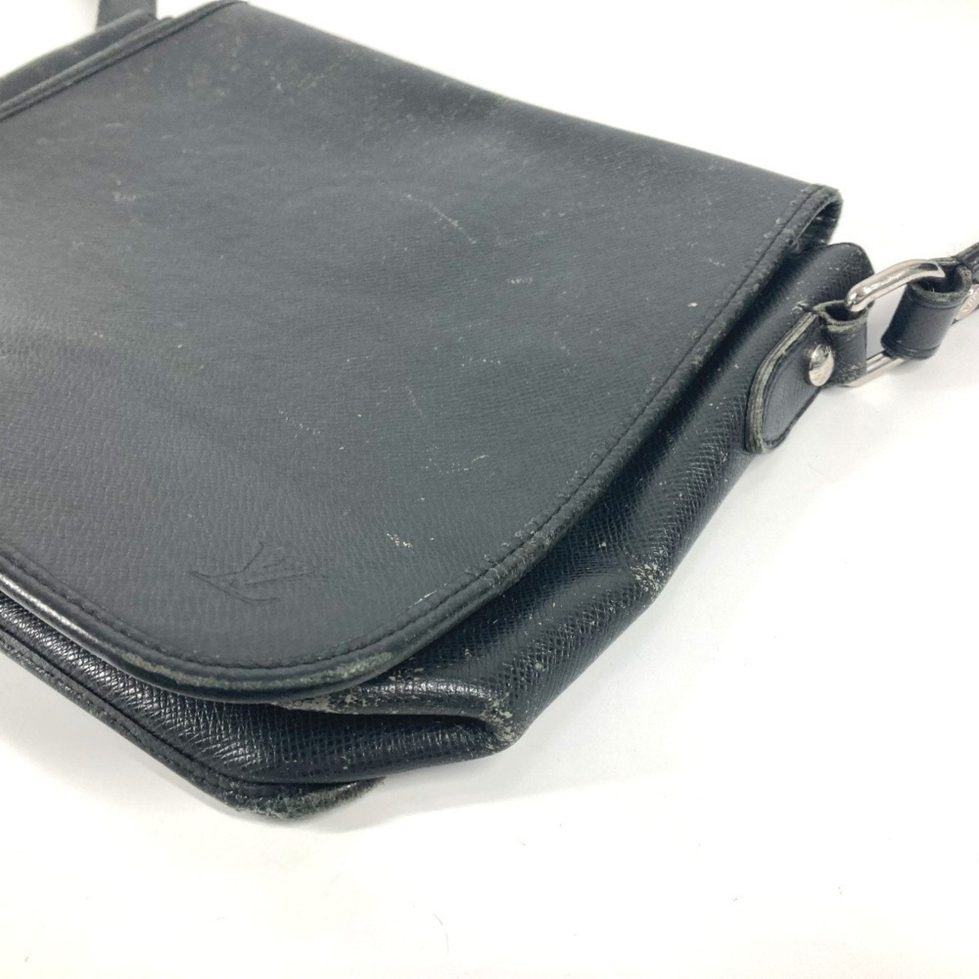 Louis Vuitton Ardoise Black Taiga Leather Shoulder Bag