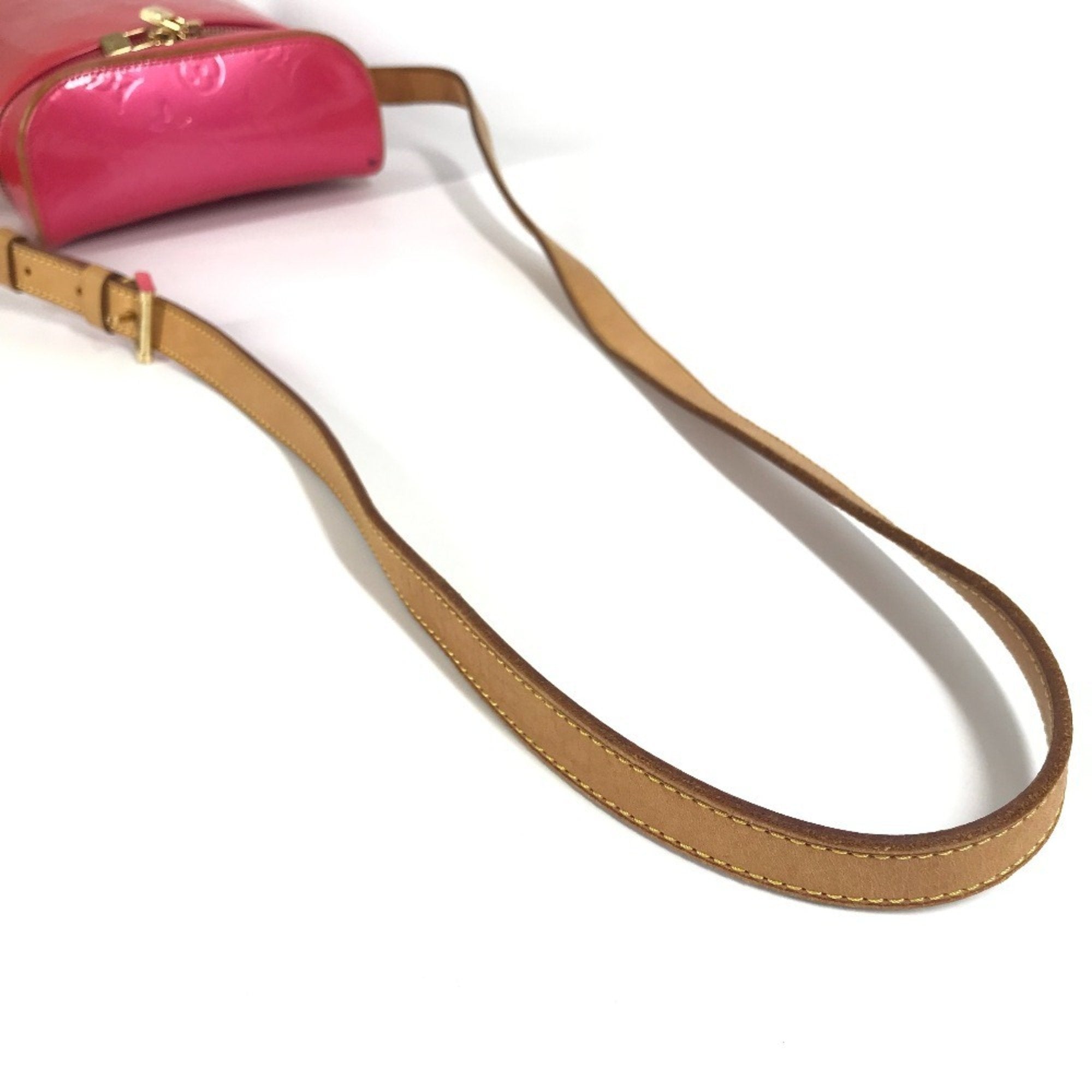 Louis Vuitton Fuchsia Pink Pink Monogram Vernis Pochette Shoulder Bag