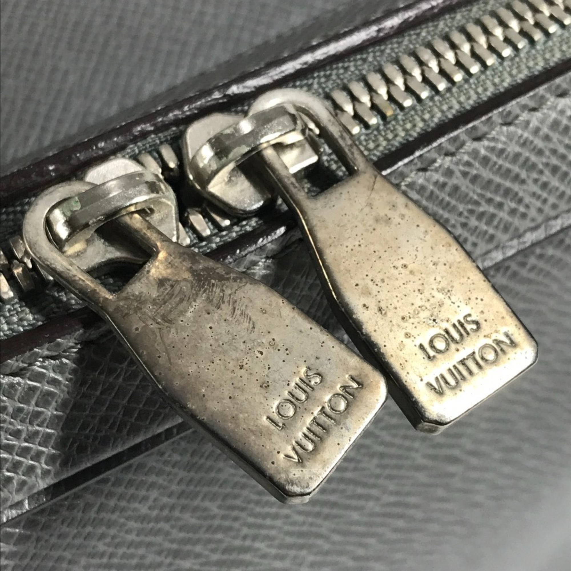 Louis Vuitton Glacier Gray Taiga Leather Briefcase Shoulder Bag