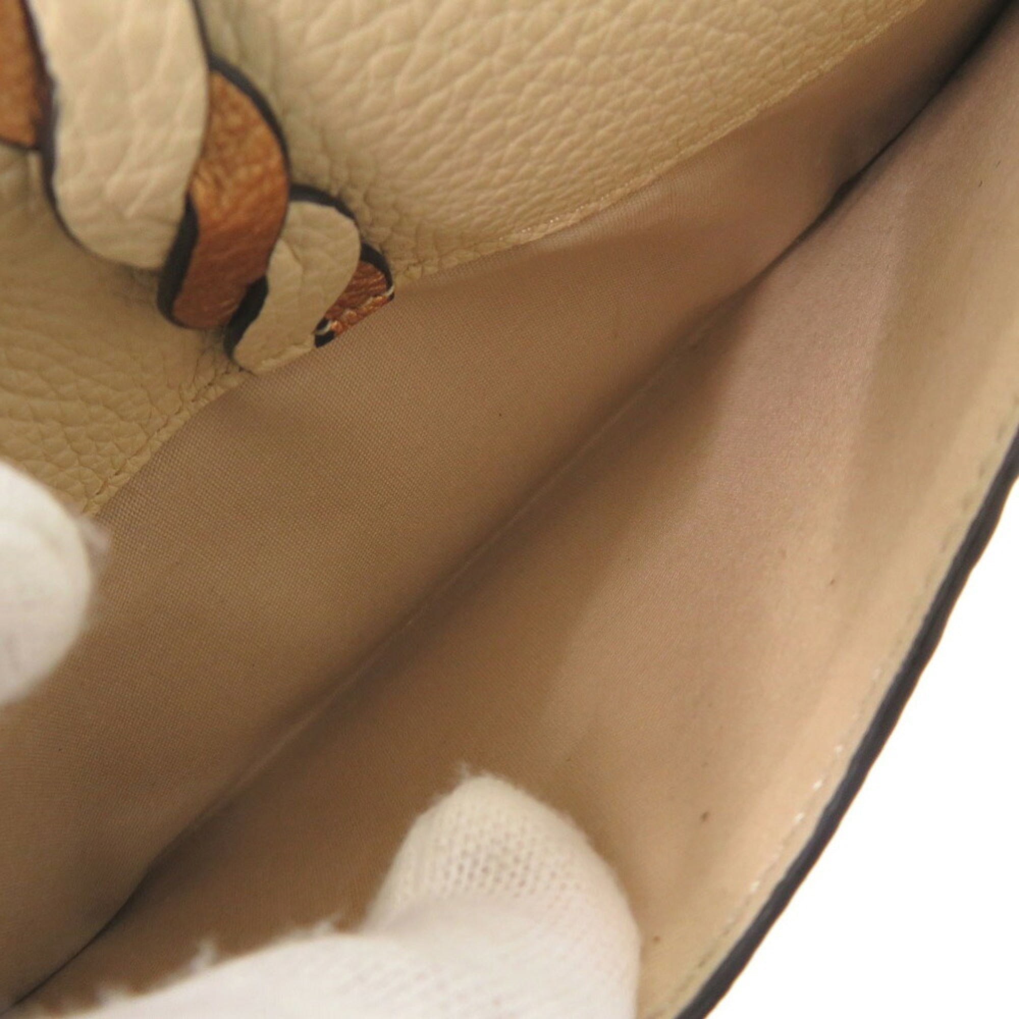 Chloé Beige Leather Long Wallet (Bi-Fold) (Pre-Owned)