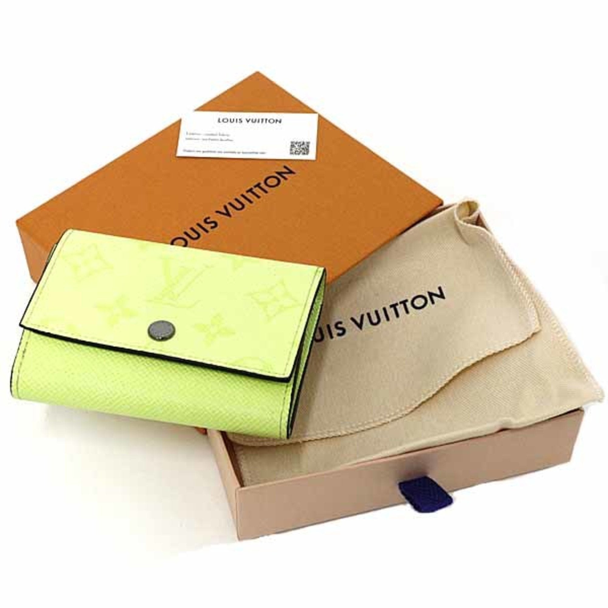 Louis Vuitton Taiga Lemon Yellow Taiga Leather Leather Wallet (Tri-Fold)