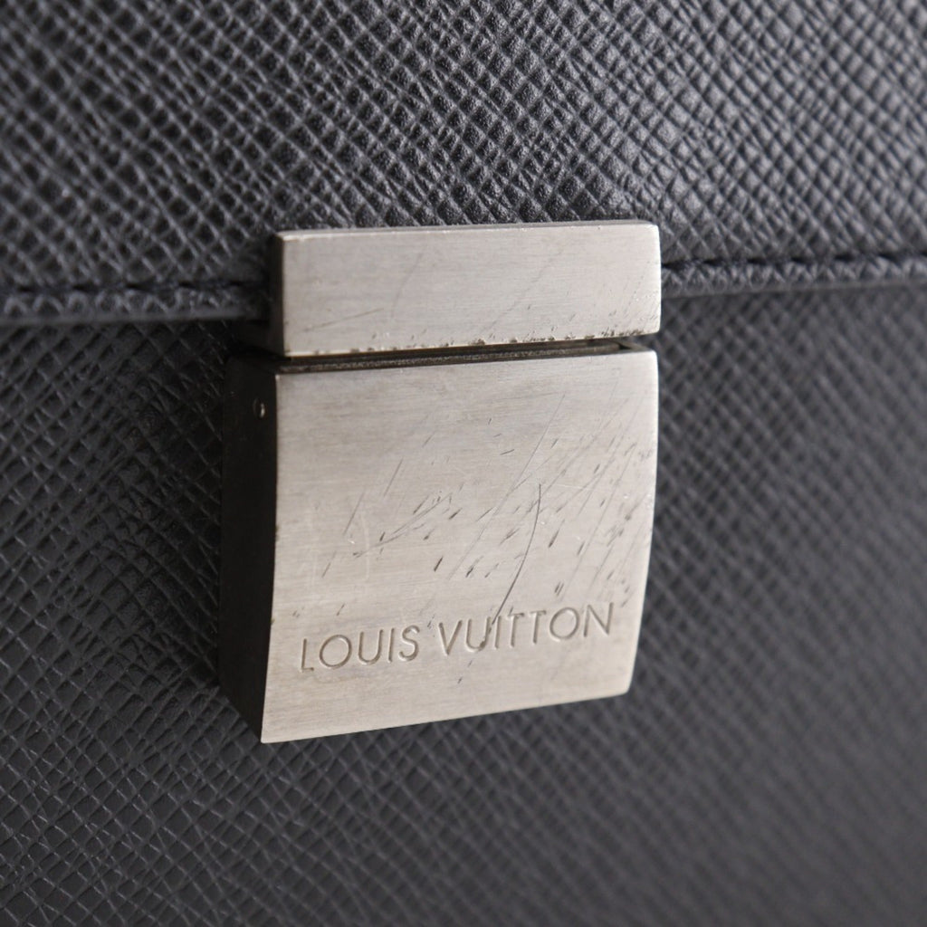 Louis Vuitton Taiga Ardoise Black Taiga Leather Pochette