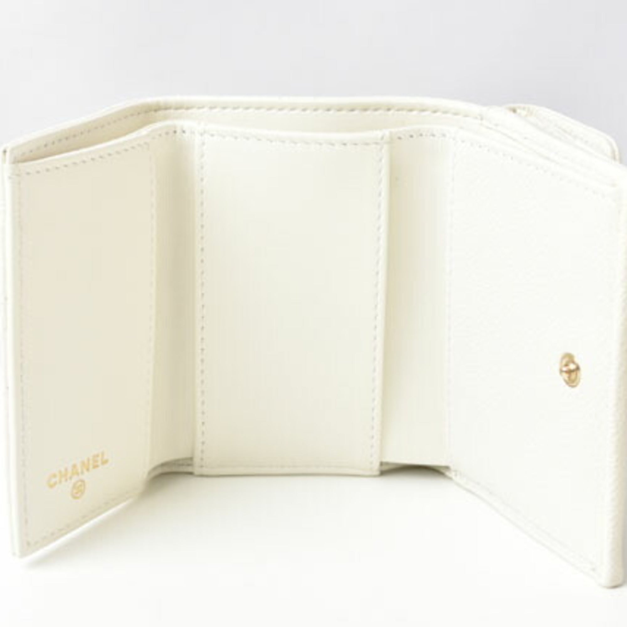 Chanel Boy Chanel Off-White Grained Calfskin Wallet (Bi-Fold)