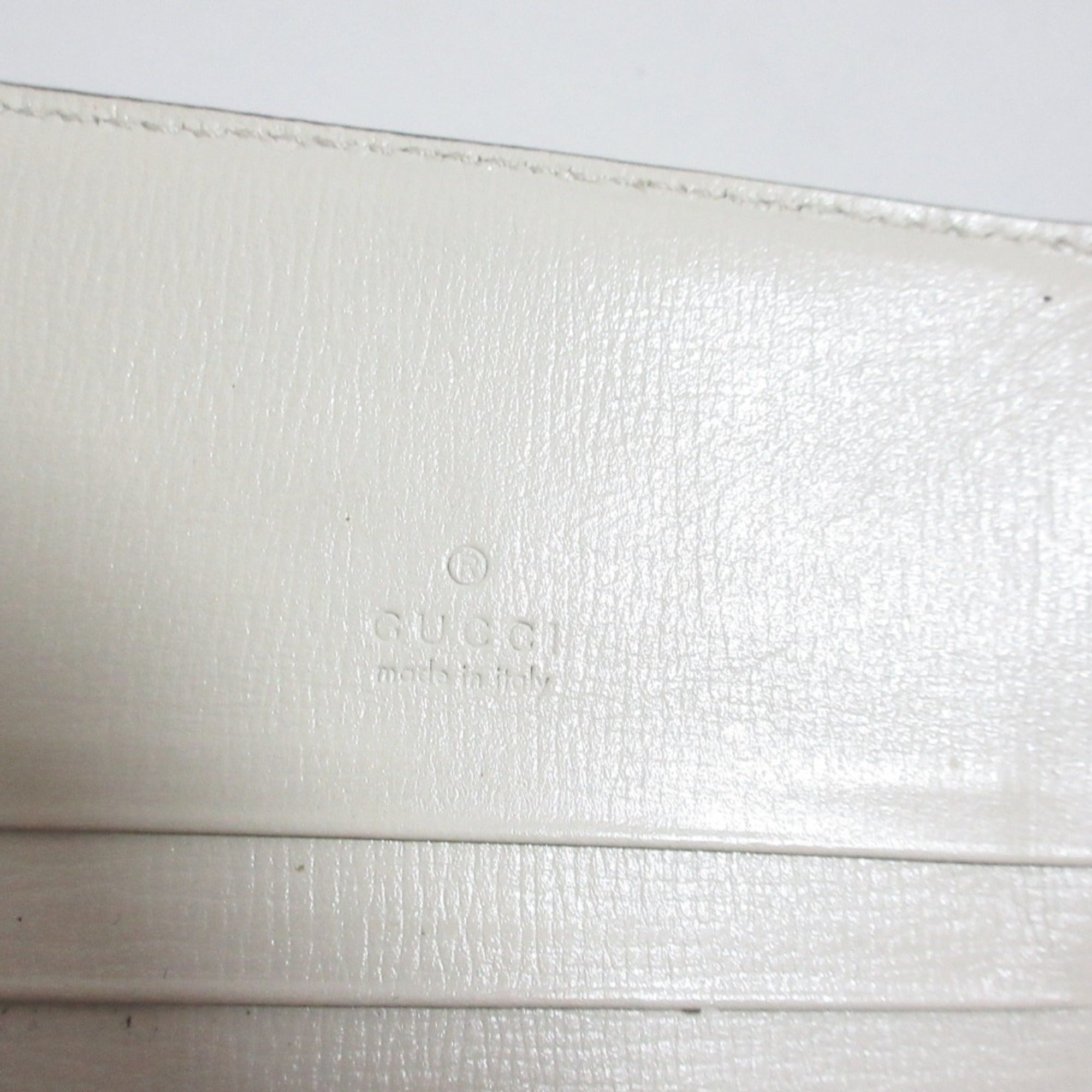 Gucci Grayish White Wallet (Bi-Fold) (Pre-Owned)
