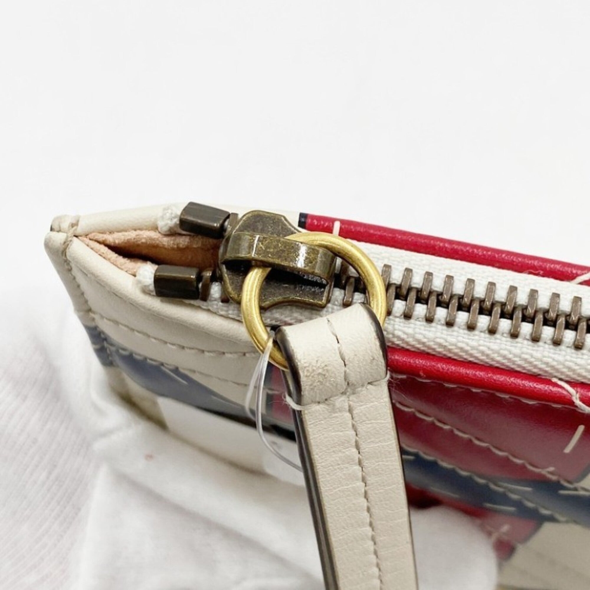 Gucci Ivory Navy Red Color Leather Clutch Bag (Pre-Owned)