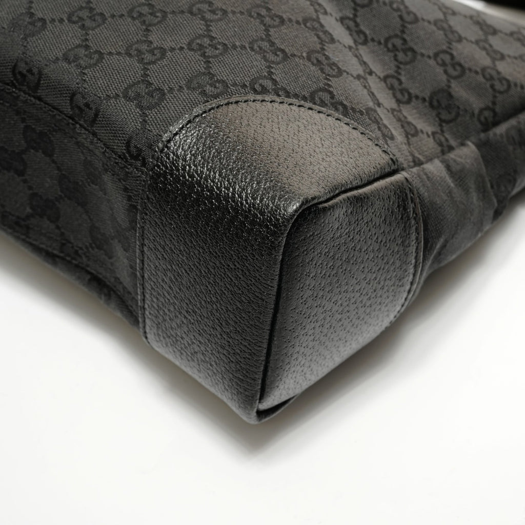 Gucci Gg Canvas Black Gg Canvas Shoulder Bag (Pre-Owned)