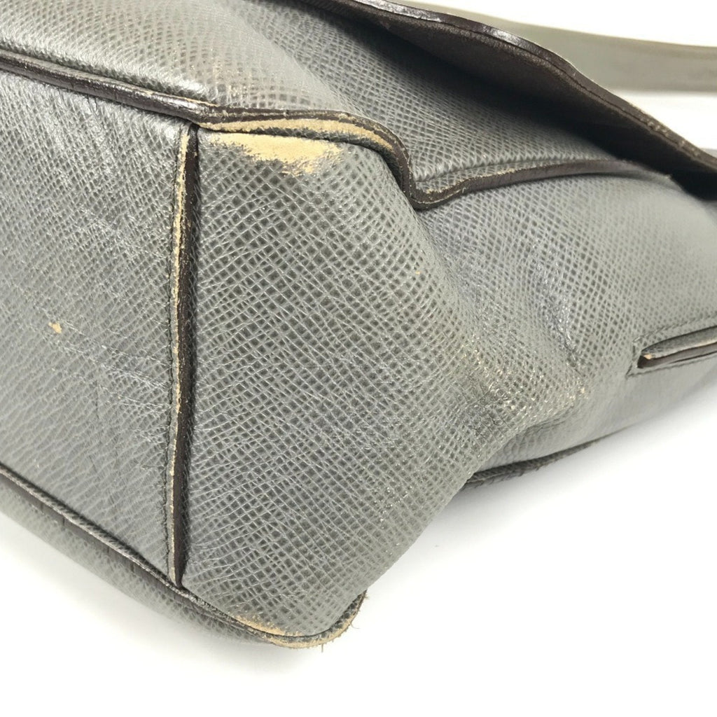 Louis Vuitton Glacier Gray Taiga Leather Messenger Bag Shoulder Bag