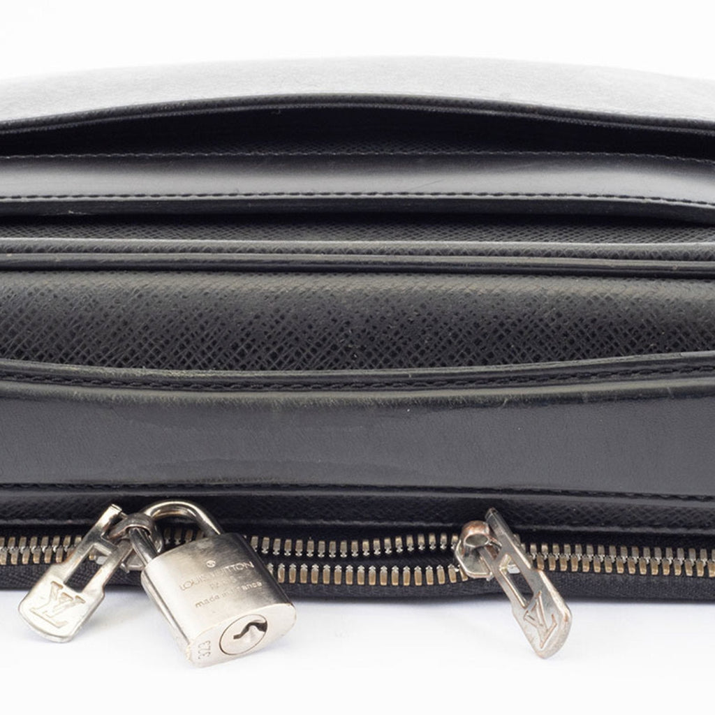 Louis Vuitton Ardoise Taiga Leather Shoulder Bag