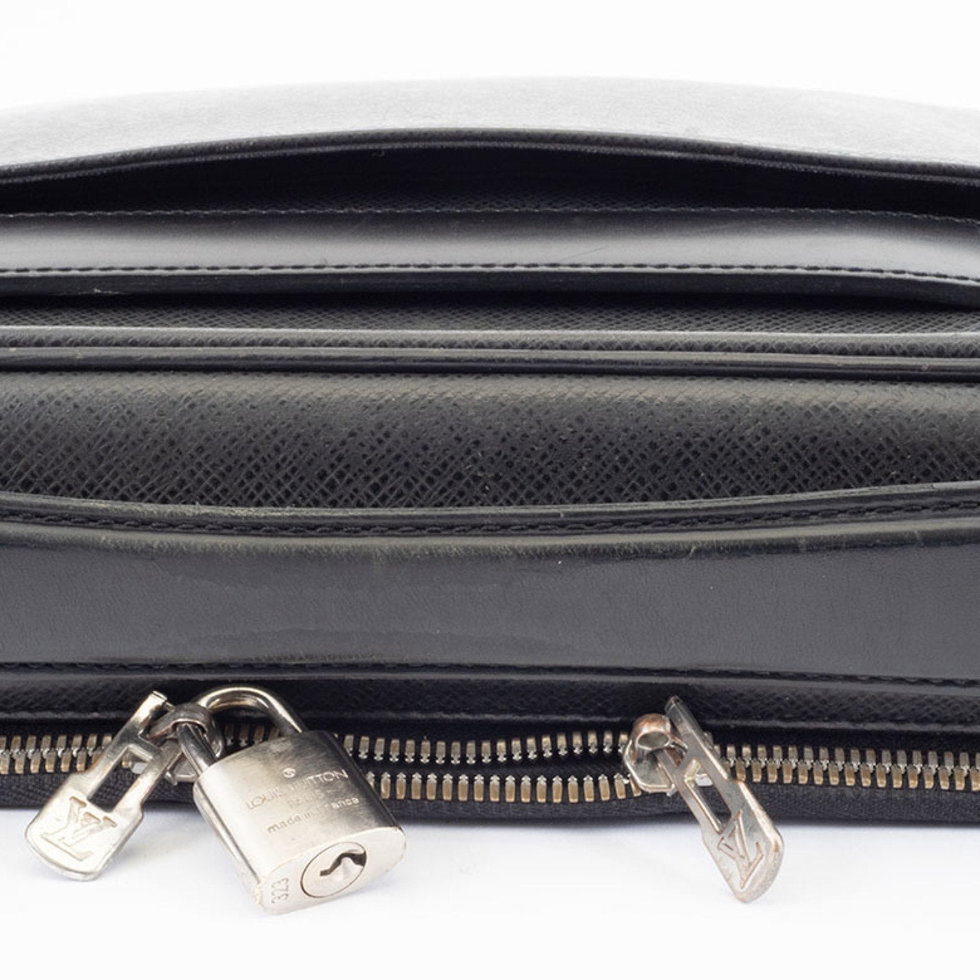 Louis Vuitton Ardoise Taiga Leather Shoulder Bag