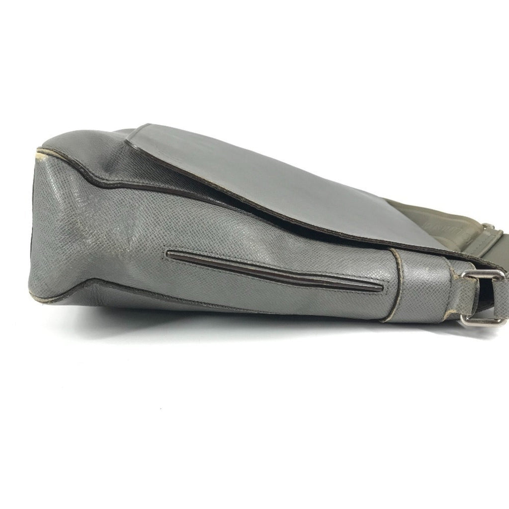 Louis Vuitton Glacier Gray Taiga Leather Messenger Bag Shoulder Bag