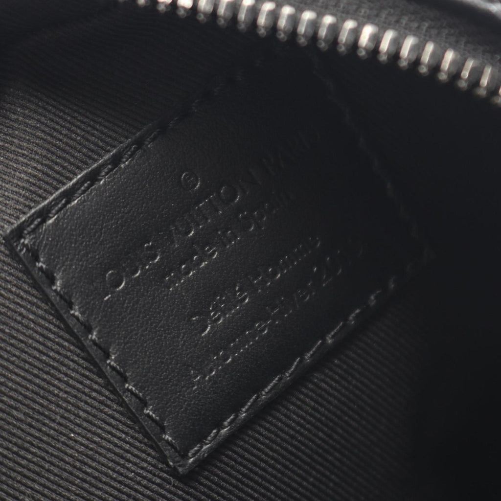 Louis Vuitton Black Noir Taiga Leather Handbag Shoulder Bag
