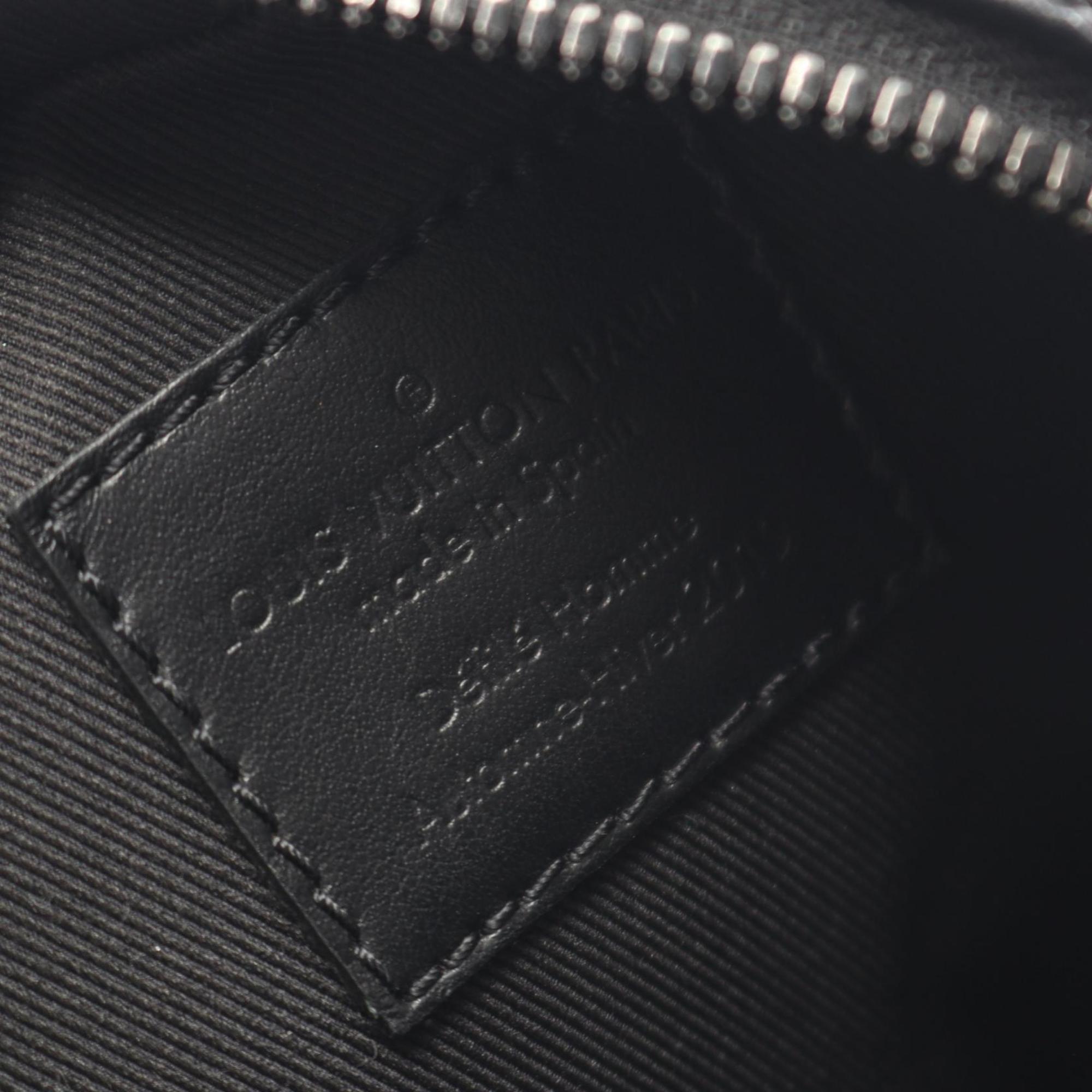 Louis Vuitton Black Noir Taiga Leather Handbag Shoulder Bag