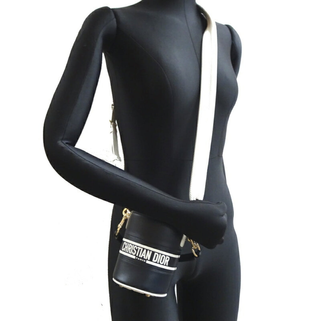 Christian Dior Navy White Leather Shoulder Bag (Pre-Owned)