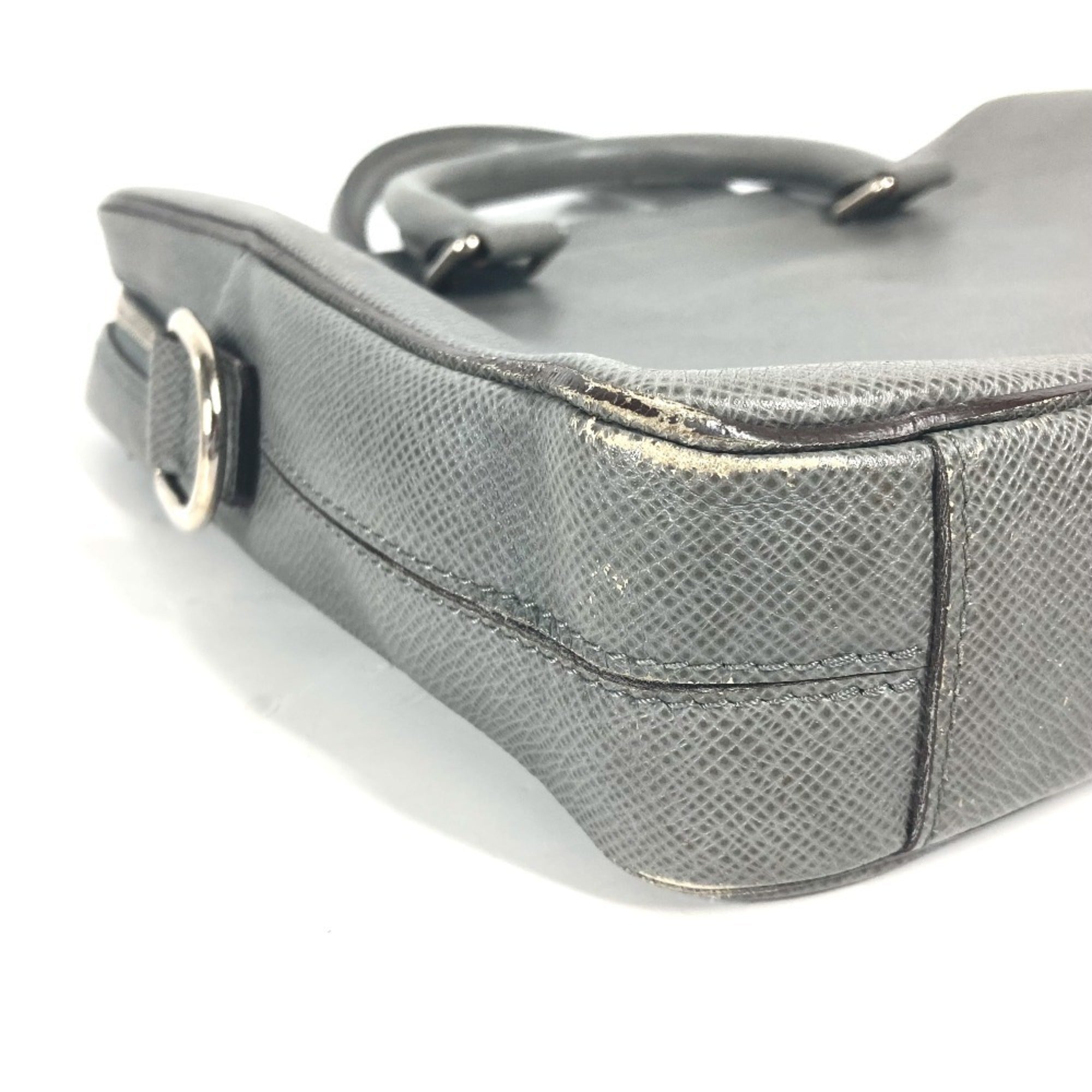 Louis Vuitton Glacier Gray Taiga Leather Leather Briefcase
