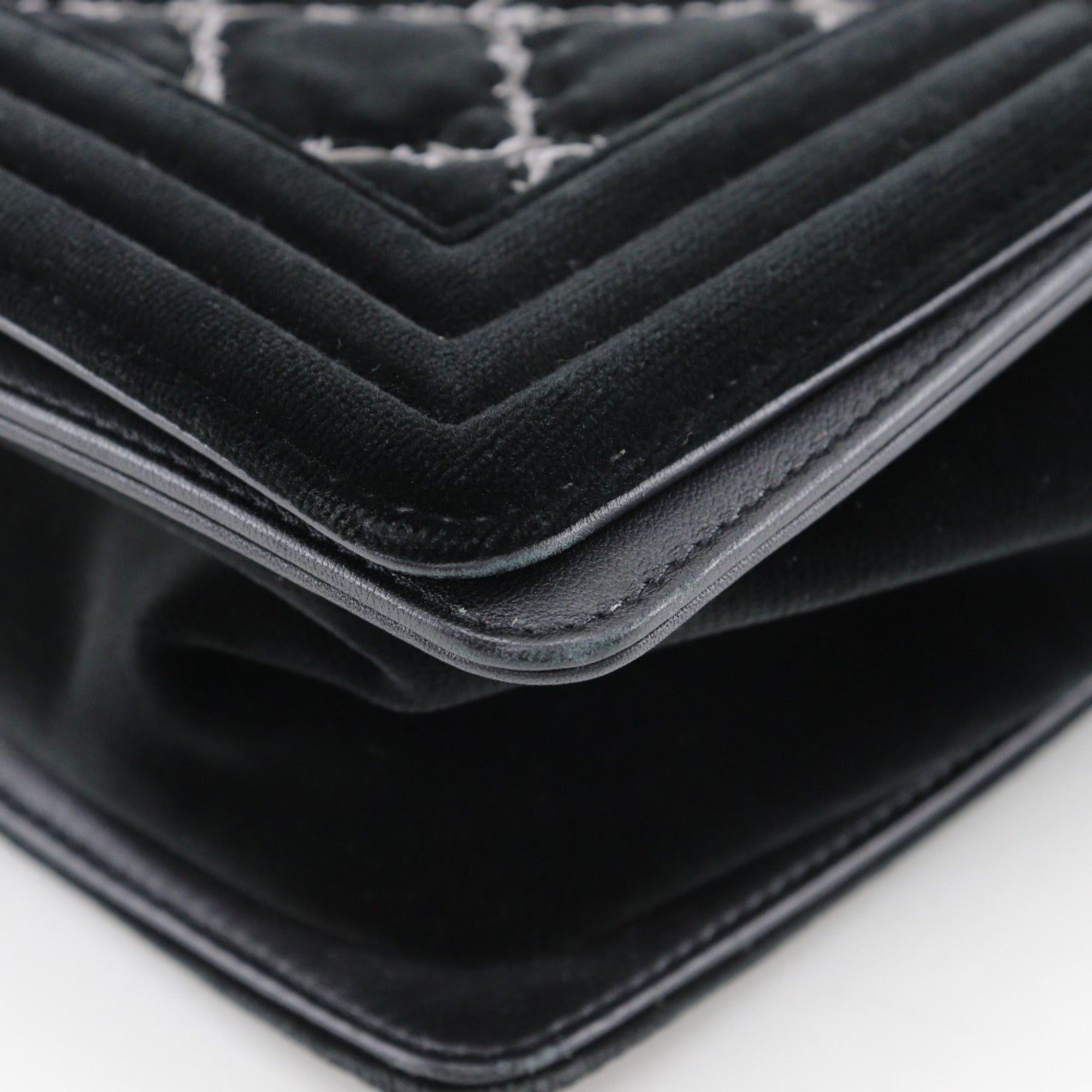 Chanel Black Leather Leather Shoulder Bag