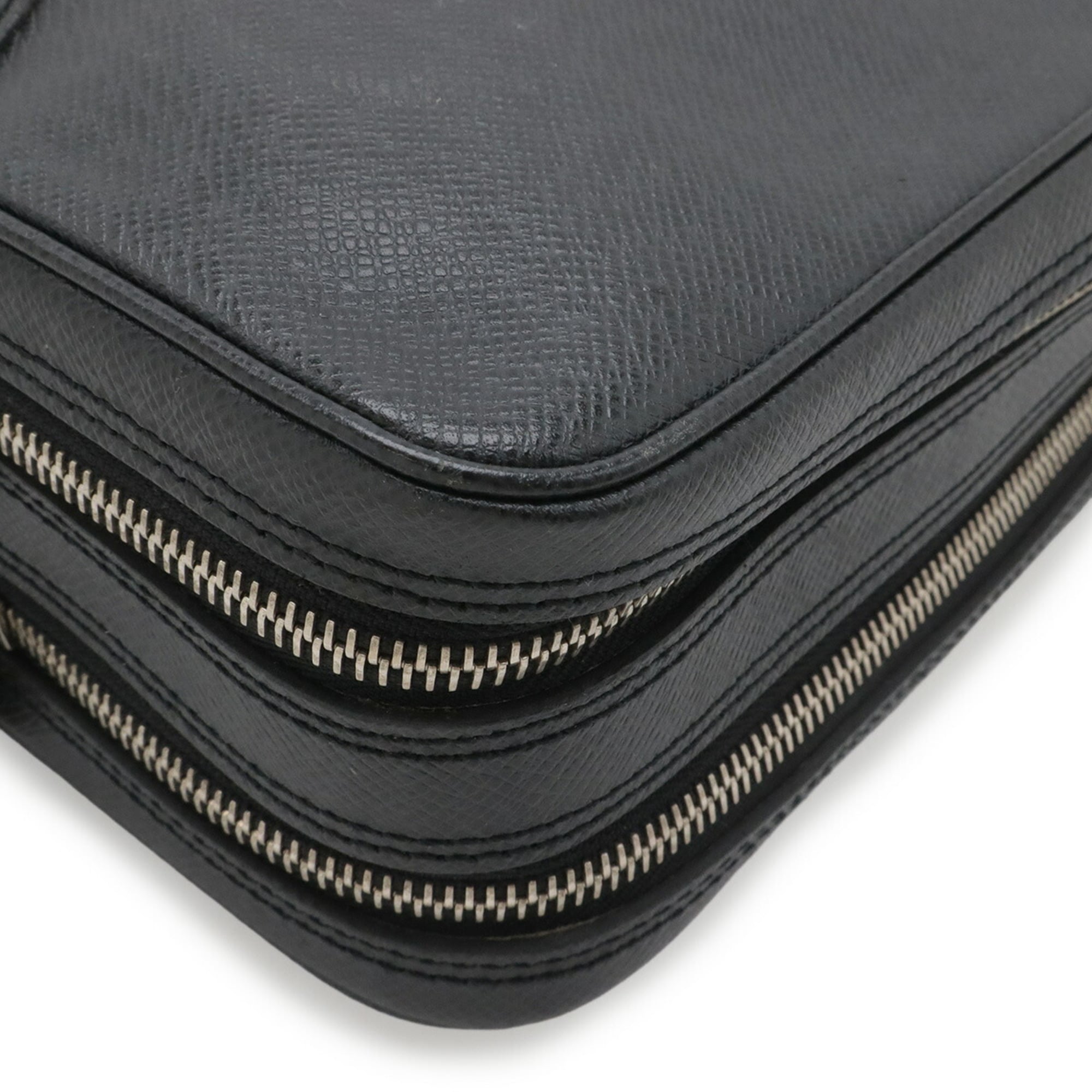 Louis Vuitton Ardoise Black Taiga Leather Leather Clutch Bag