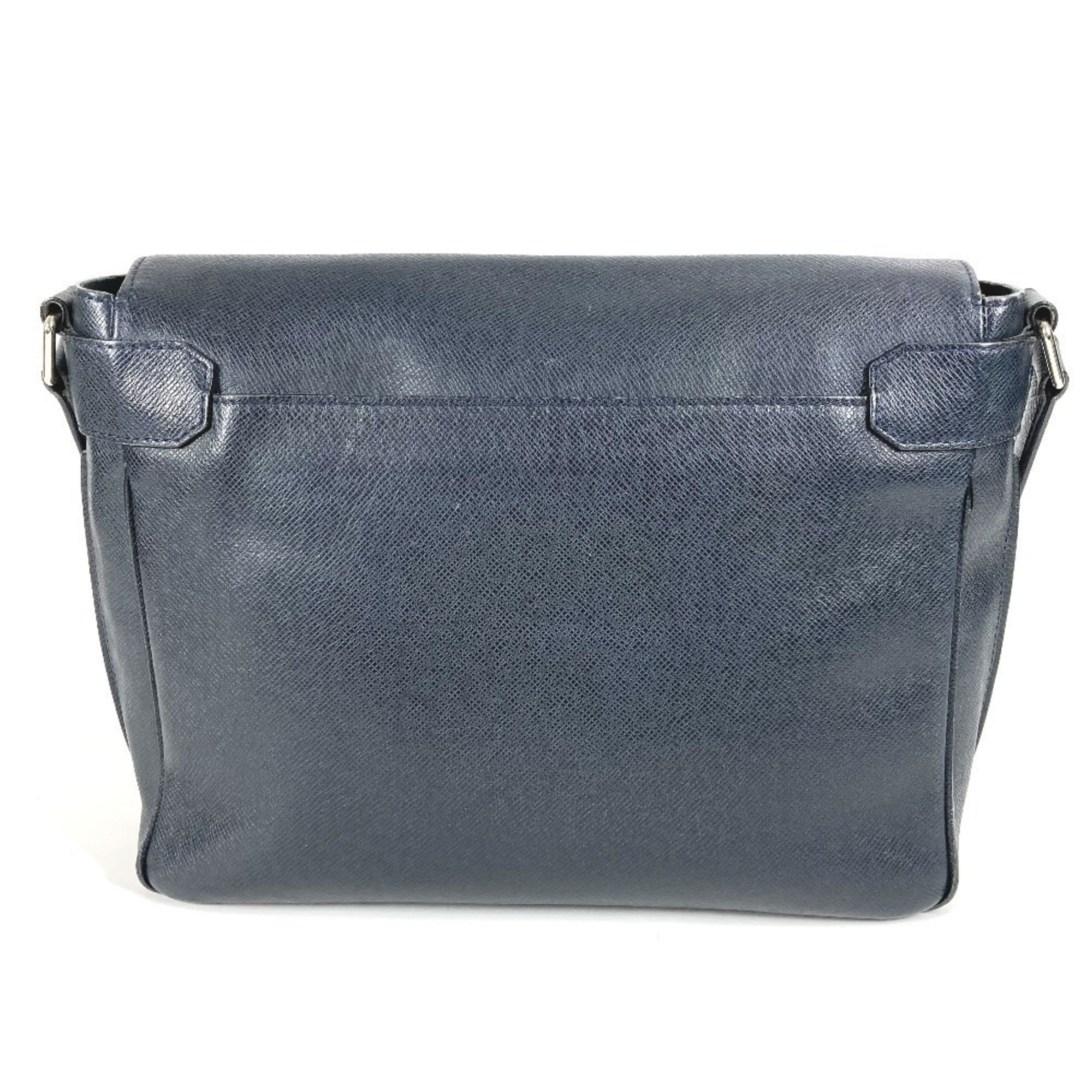 Louis Vuitton Boreal Galle Navy Taiga Leather Messenger Bag Shoulder Bag