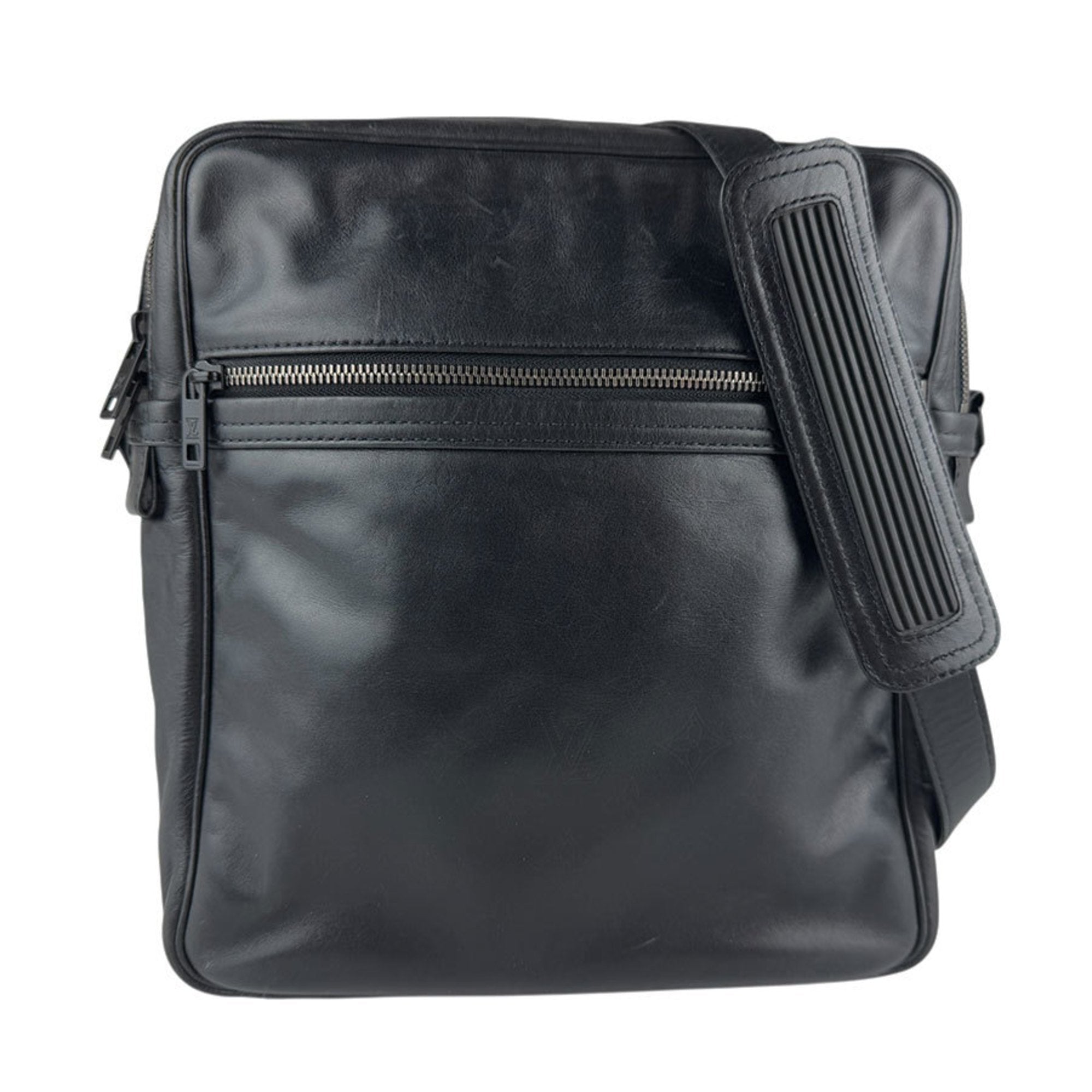 Louis Vuitton Noir Shoulder Bag