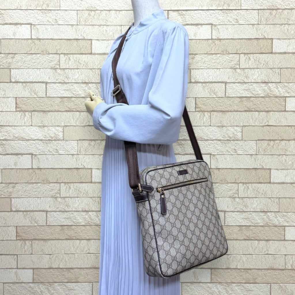 Gucci Beige Brown Gg Supreme Canvas Messenger Bag Shoulder Bag (Pre-Owned)