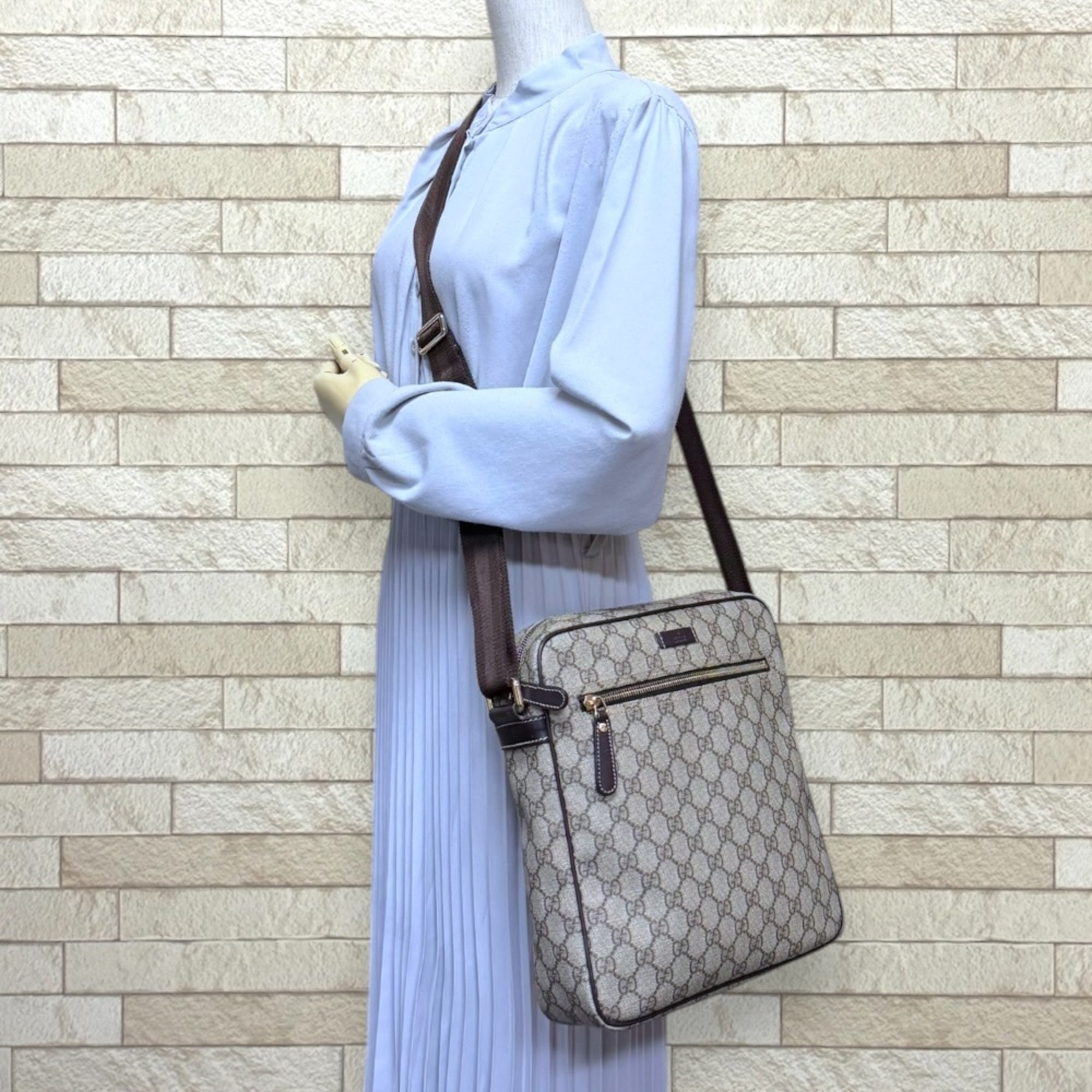 Gucci Beige Brown Gg Supreme Canvas Messenger Bag Shoulder Bag (Pre-Owned)