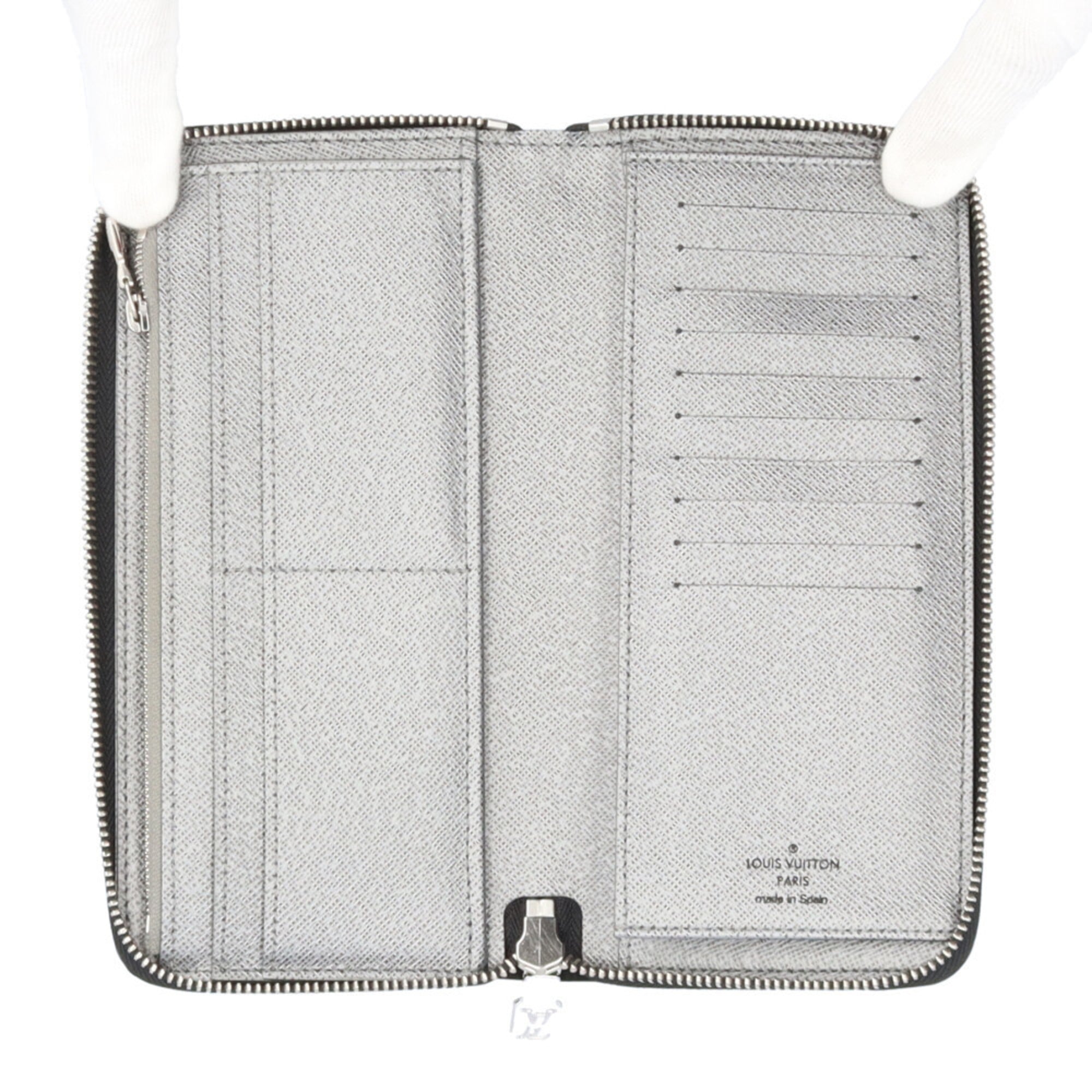 Louis Vuitton Silver Taiga Leather Leather Long Wallet