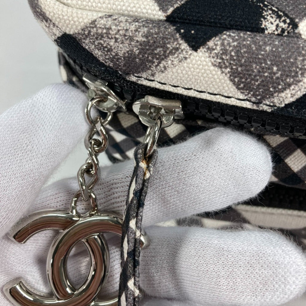Chanel White Cloth Shoulder Bag