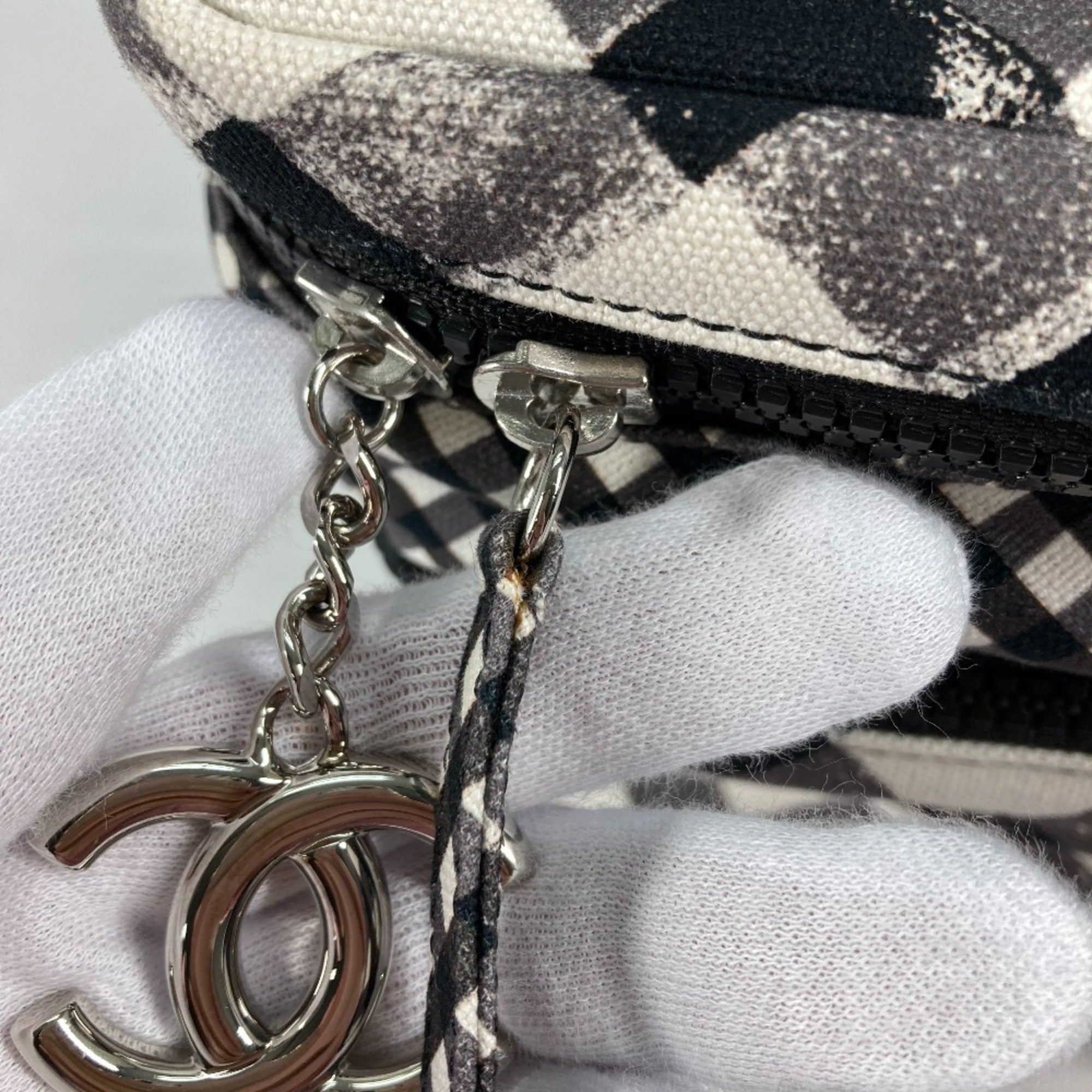 Chanel White Cloth Shoulder Bag