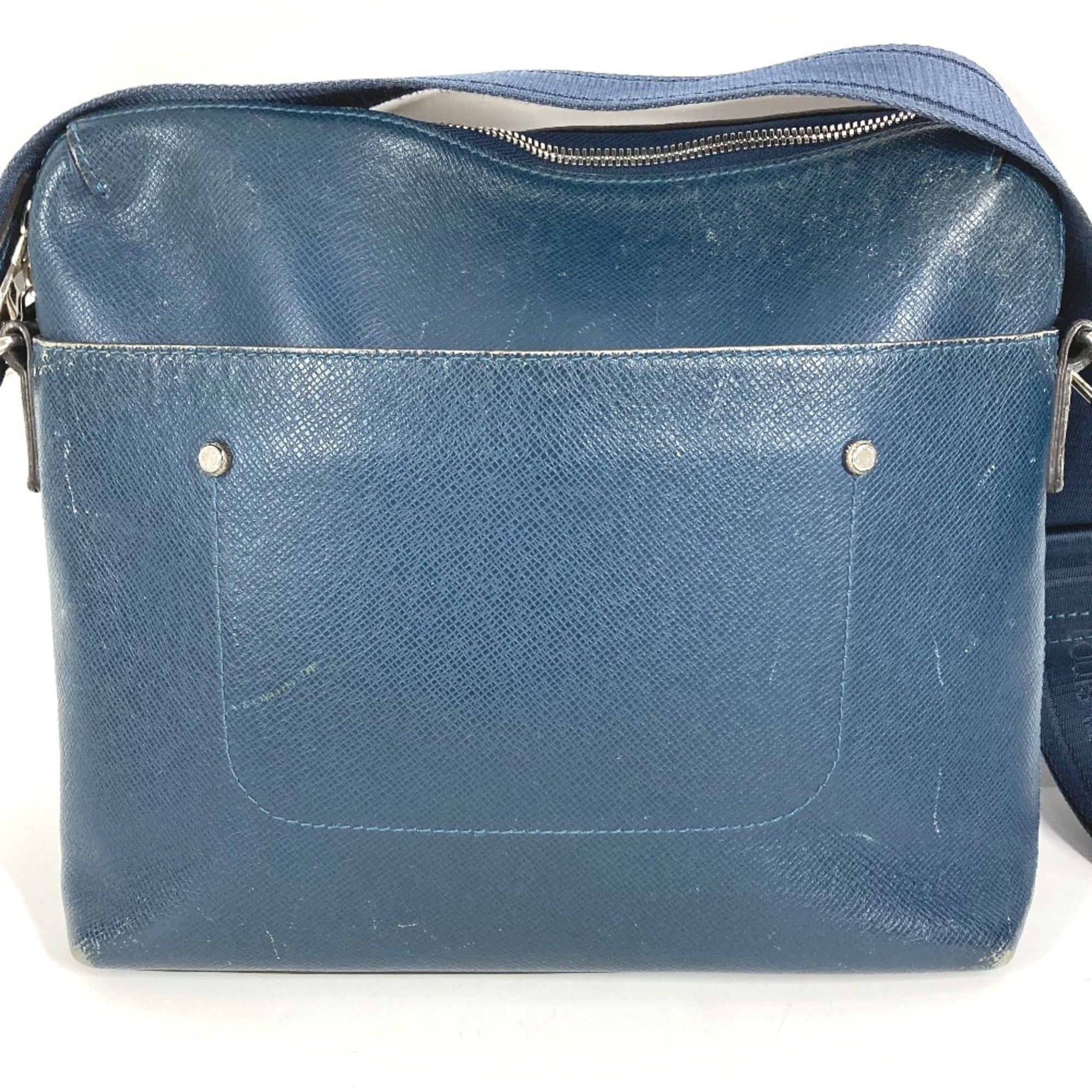 Louis Vuitton Navy Taiga Leather Leather Messenger Bag Shoulder Bag