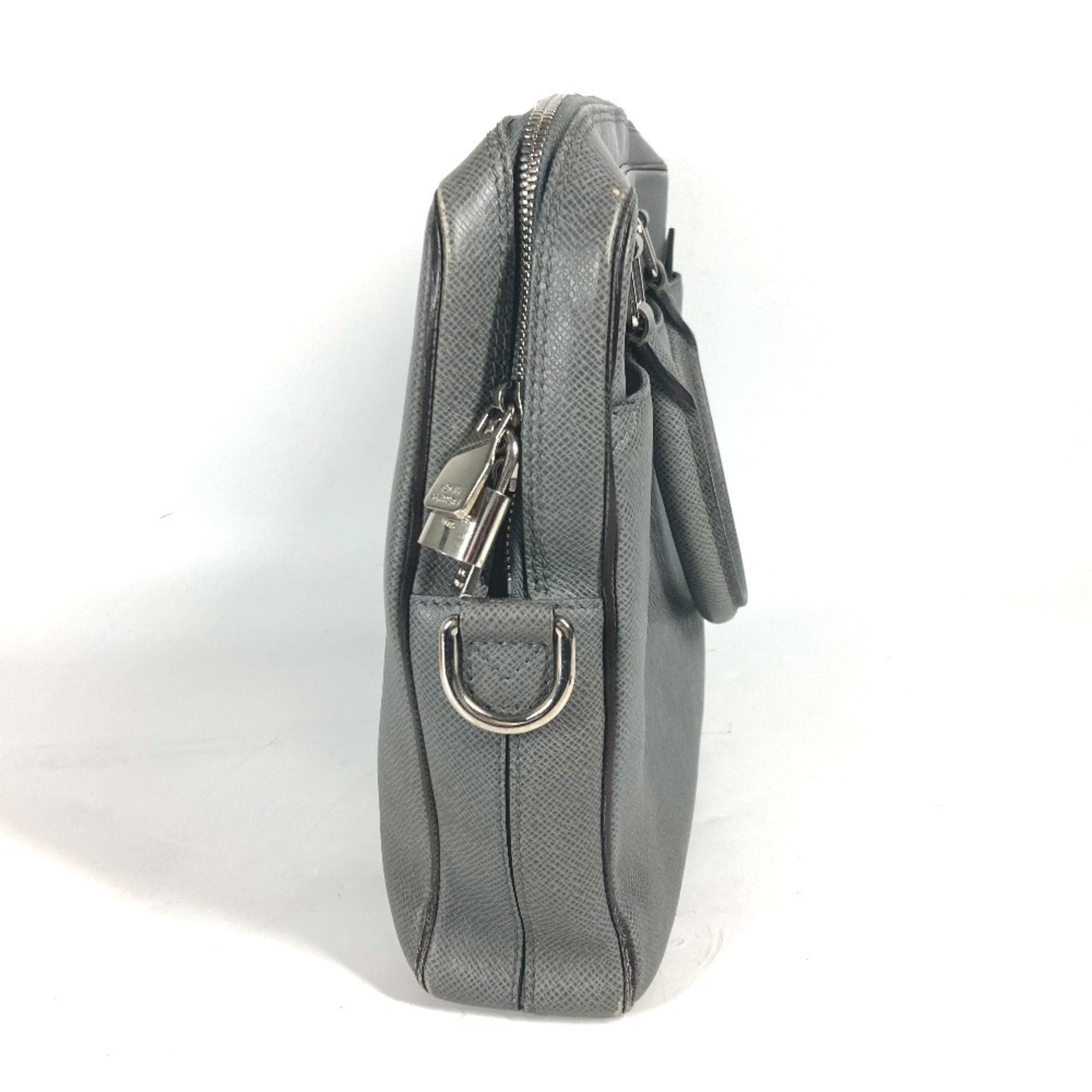 Louis Vuitton Glacier Gray Taiga Leather Leather Briefcase