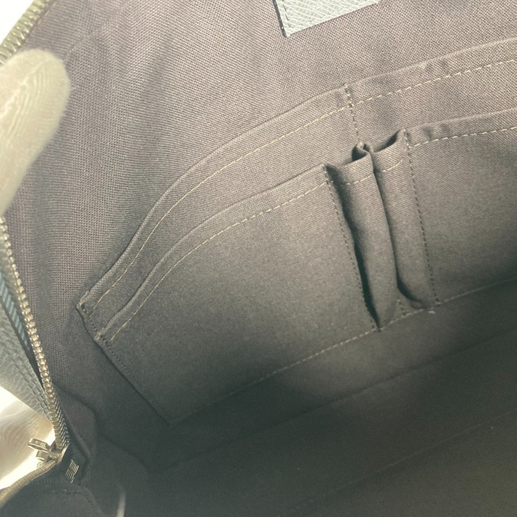 Louis Vuitton Glacier Gray Taiga Leather Leather Briefcase