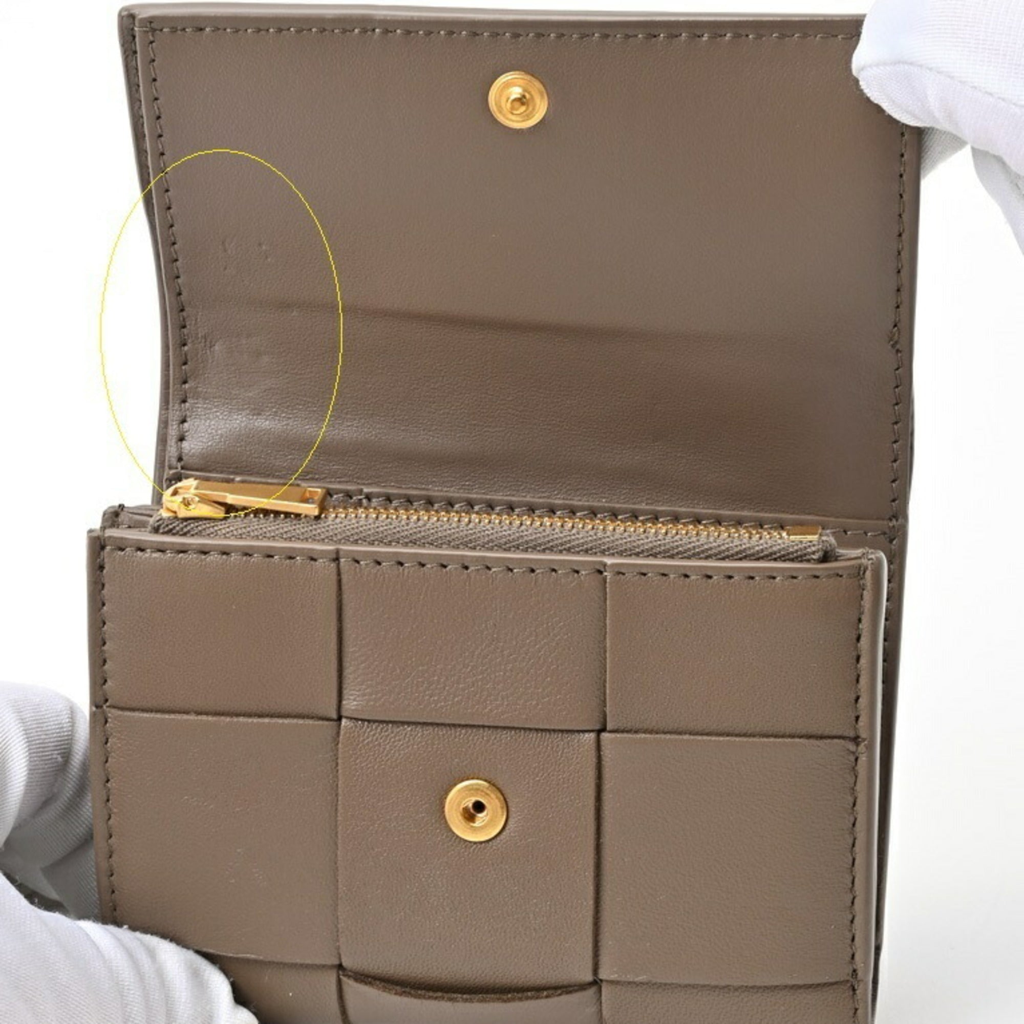 Bottega Veneta Leather Wallet (Tri-Fold)