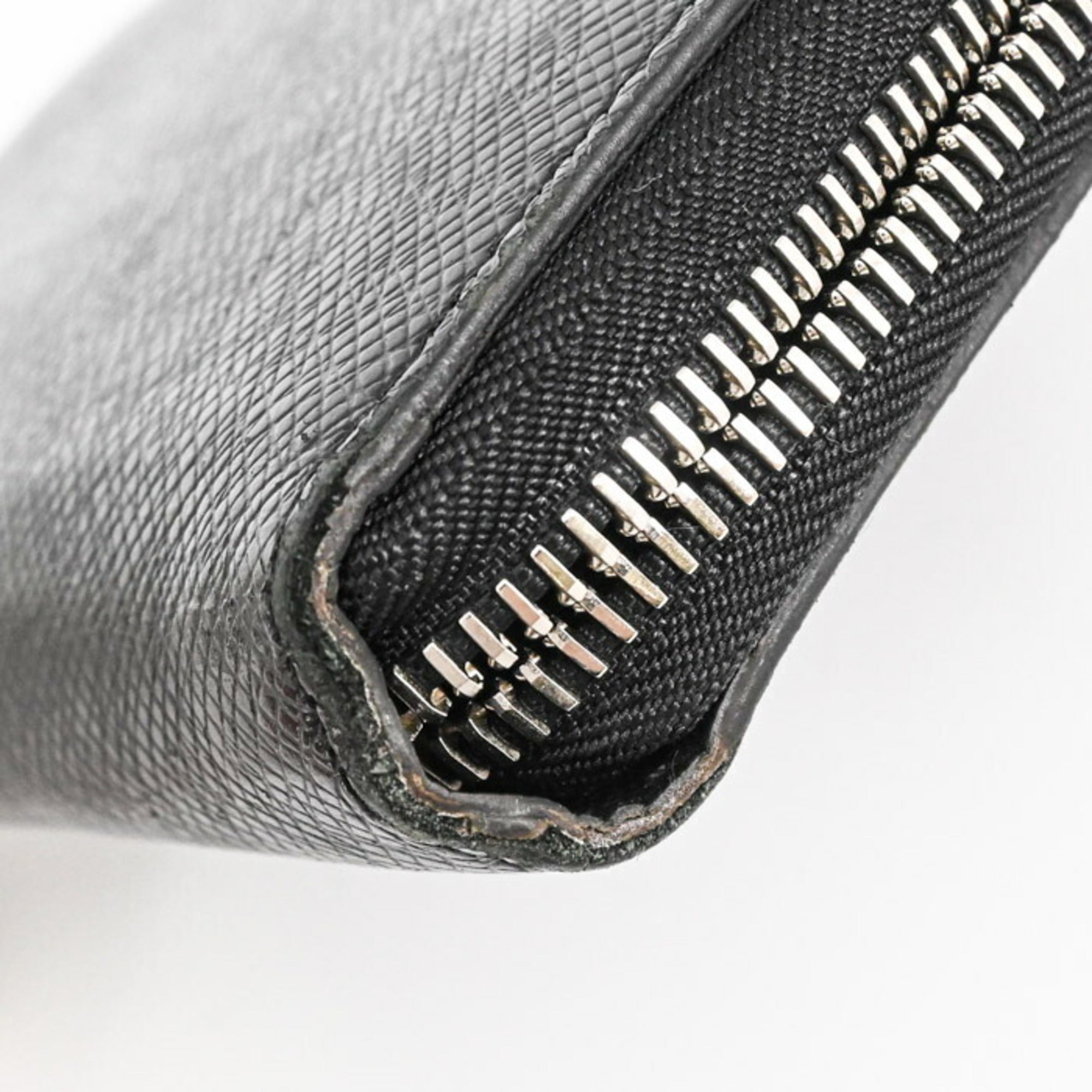 Louis Vuitton Black Taiga Leather Wallet (Tri-Fold)