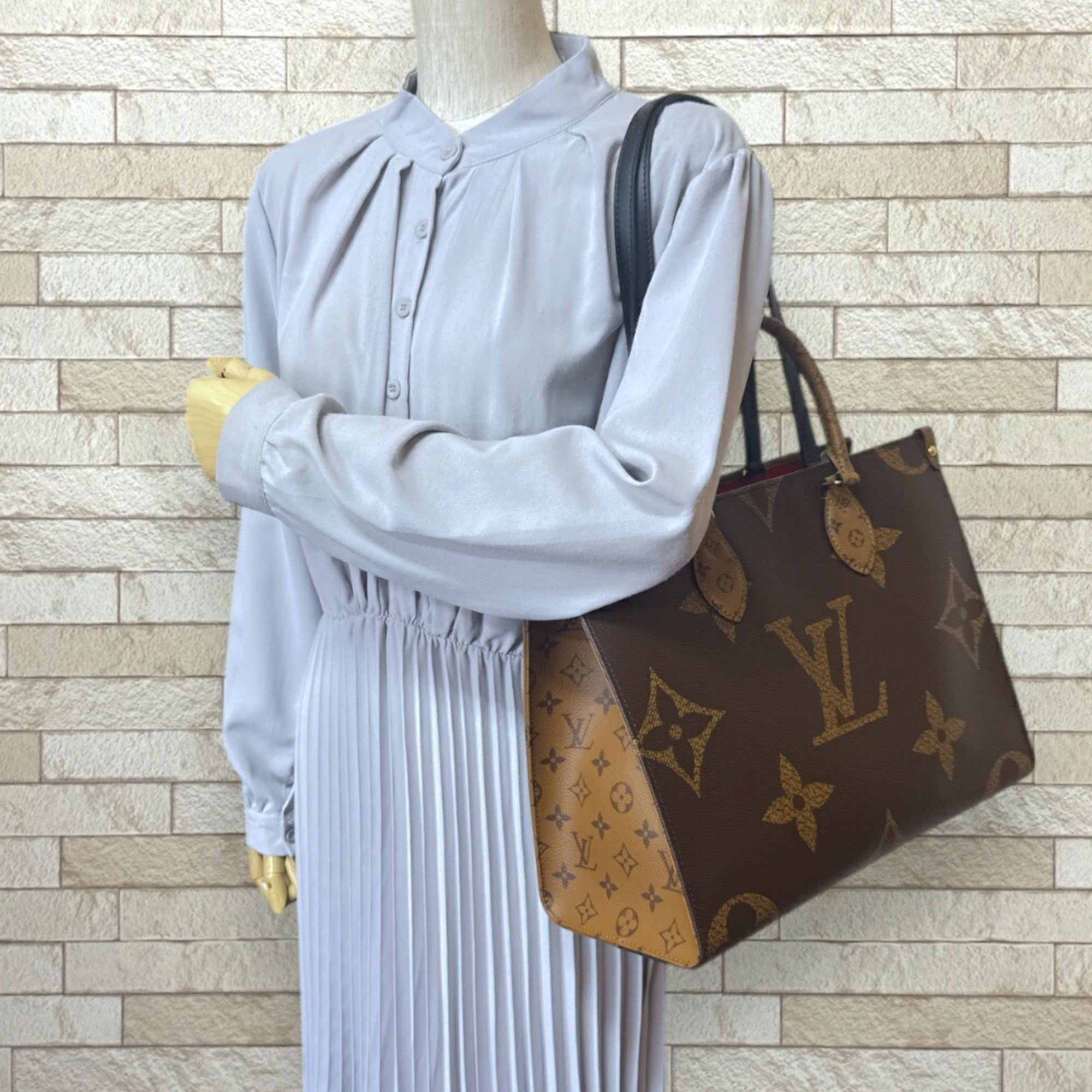 Louis Vuitton Monogram Brown Monogram Monogram Reverse Monogram Monogram Reverse Shoulder Bag