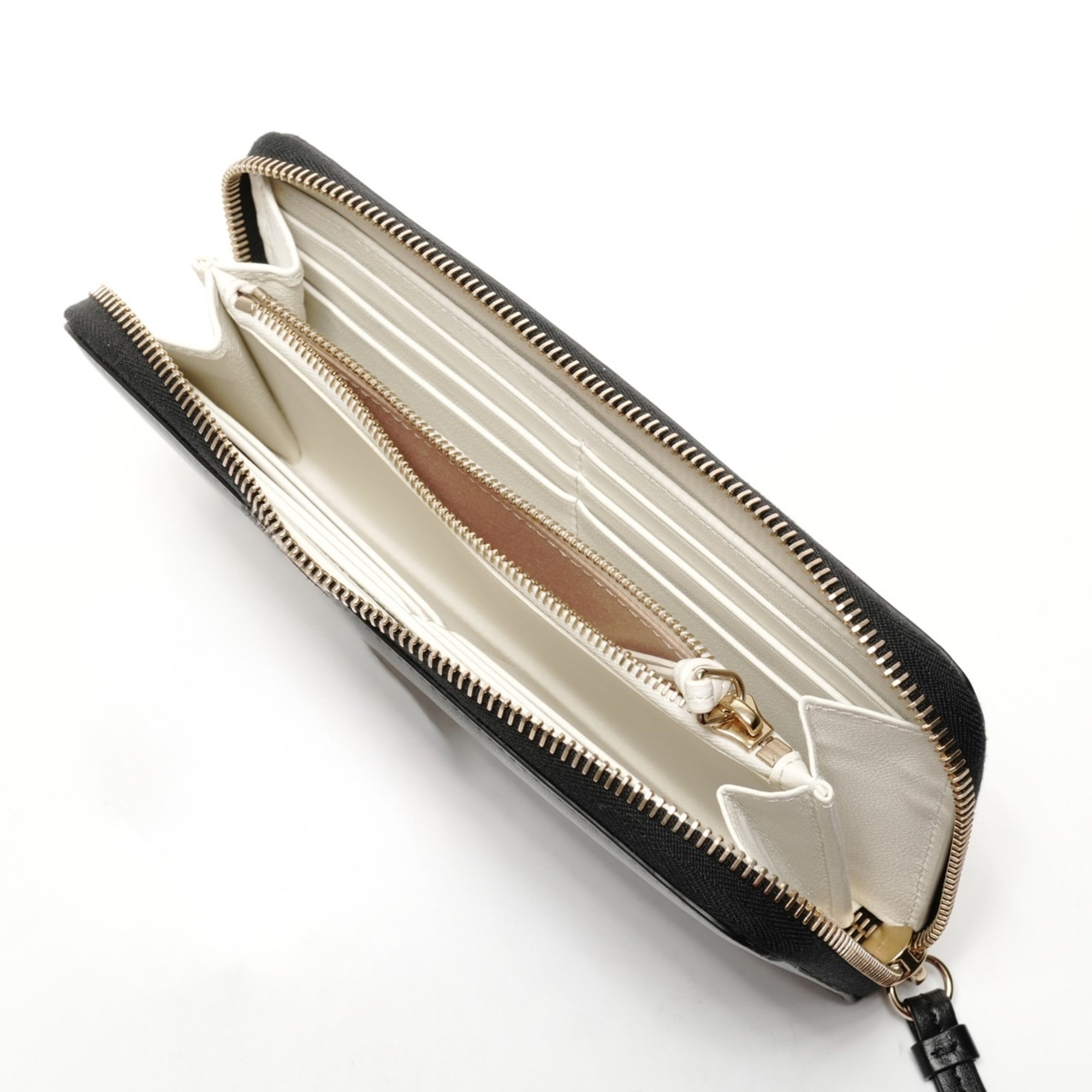 Chloé Black Leather Long Wallet (Bi-Fold) (Pre-Owned)