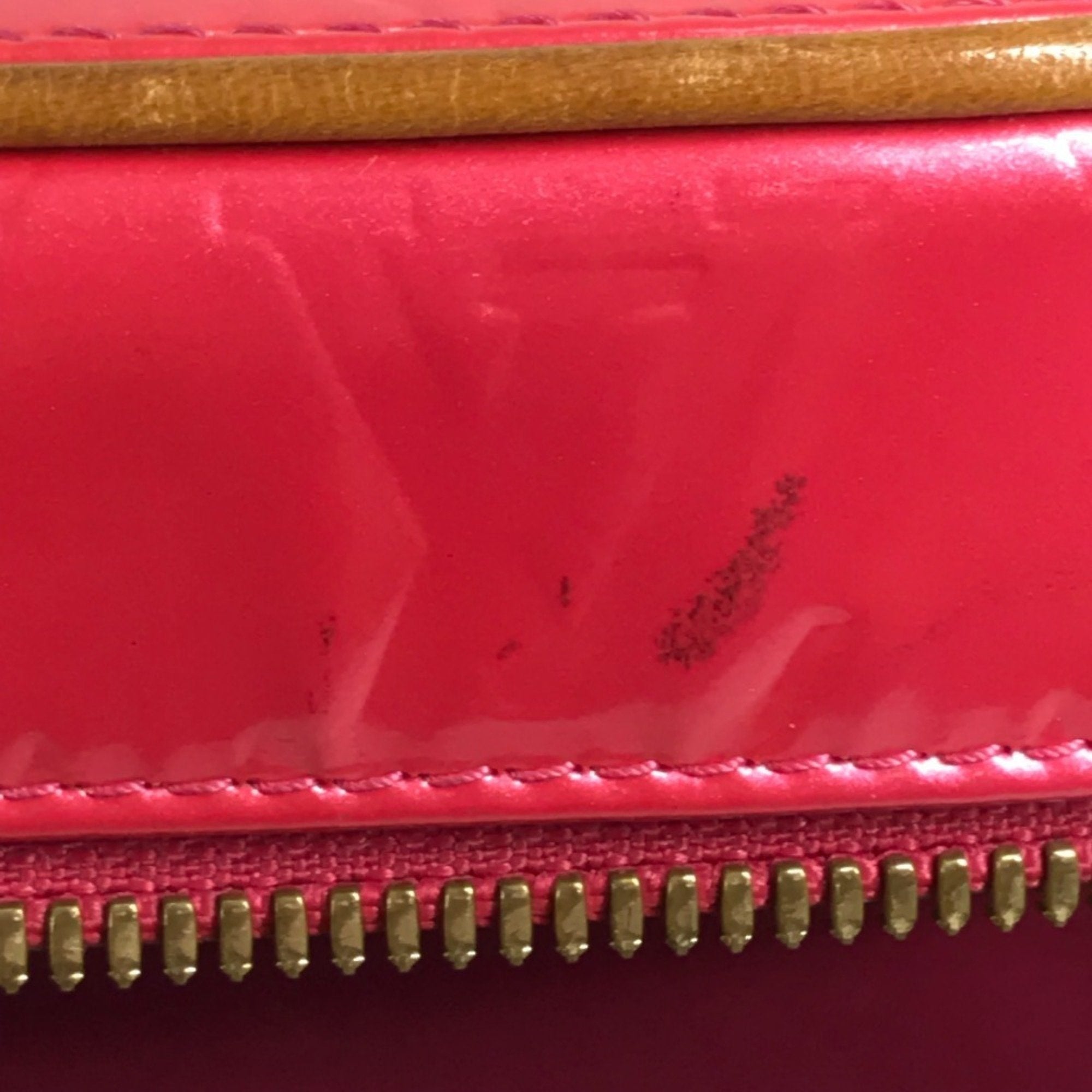 Louis Vuitton Fuchsia Pink Pink Monogram Vernis Pochette Shoulder Bag