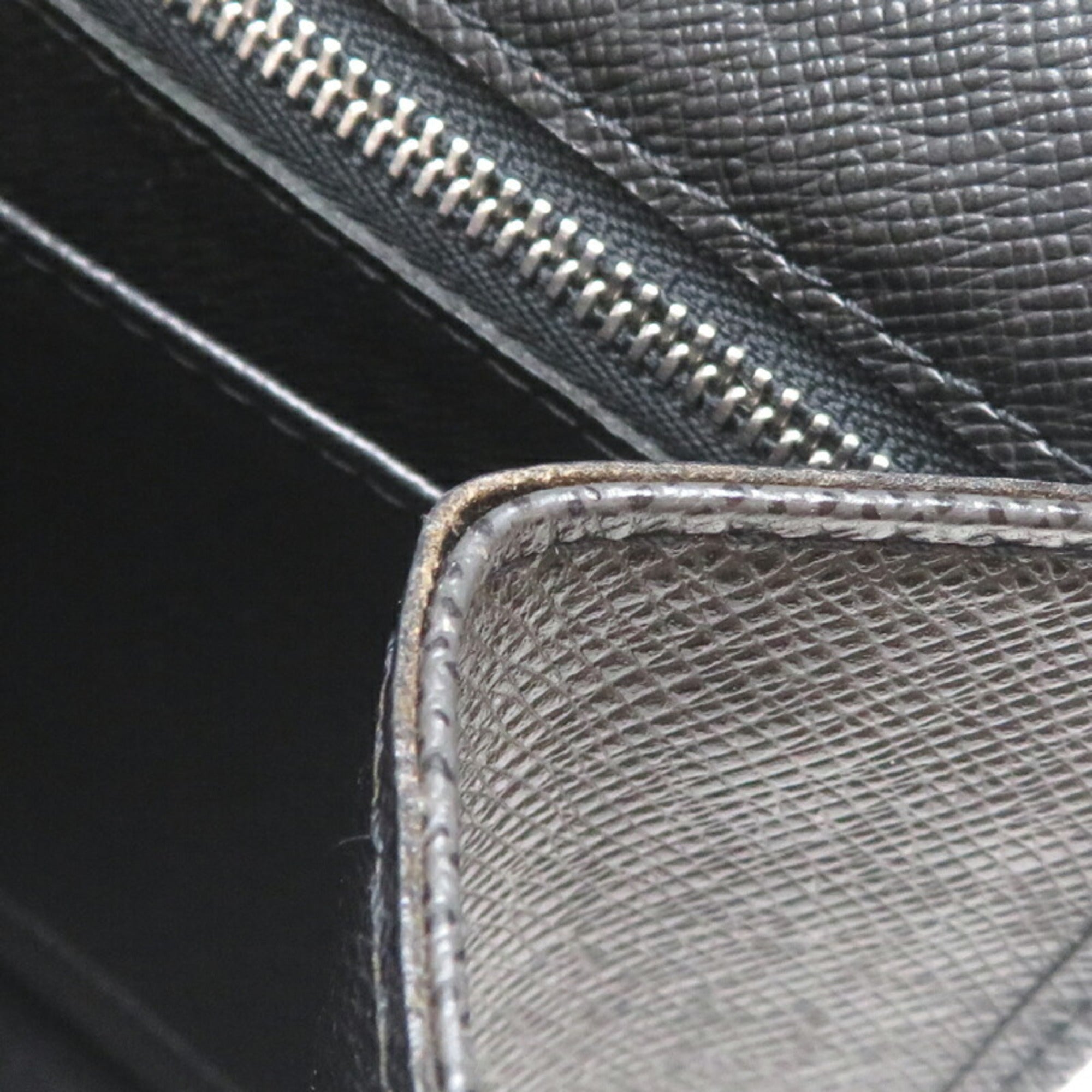Louis Vuitton Taiga Ardoise Black Galle Taiga Leather Clutch Bag