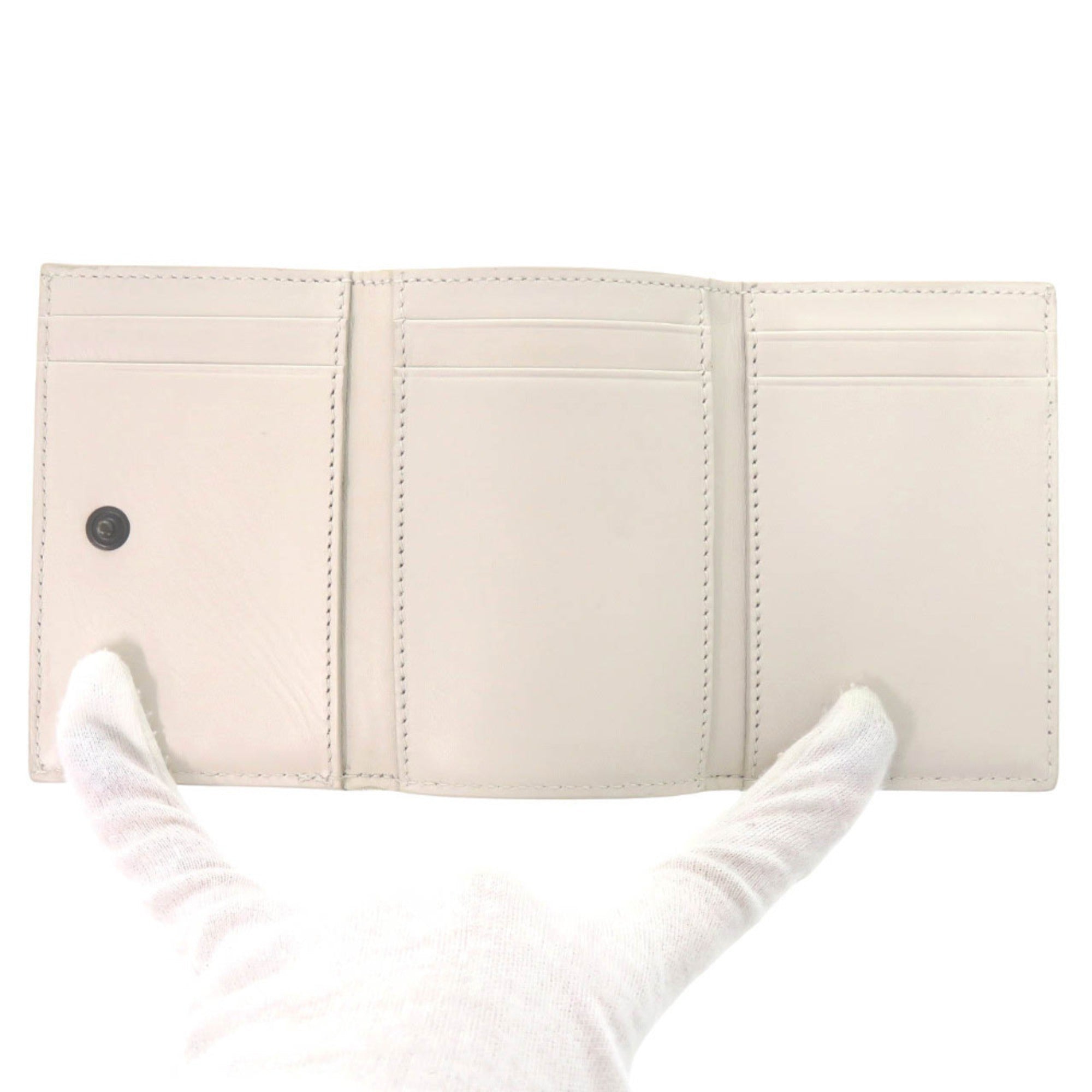 Bottega Veneta Ivory Leather Wallet (Tri-Fold)