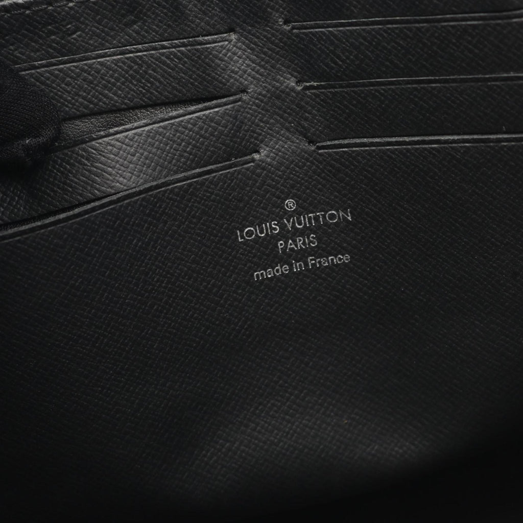 Louis Vuitton Taiga Black Taiga Leather Clutch Bag Pochette