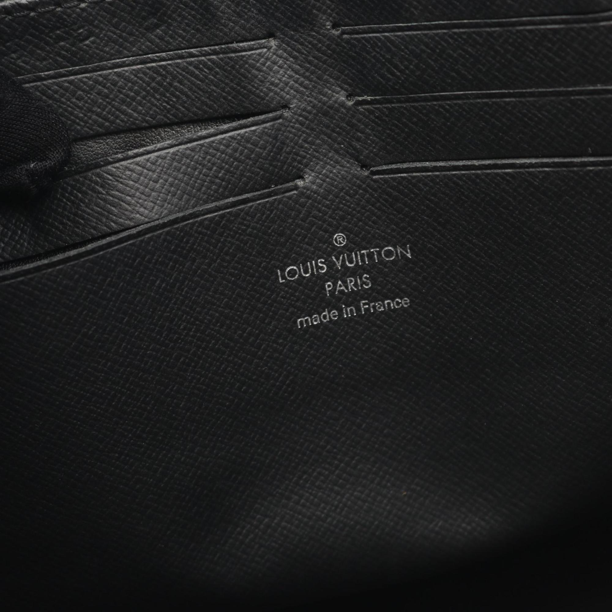 Louis Vuitton Taiga Black Taiga Leather Clutch Bag Pochette