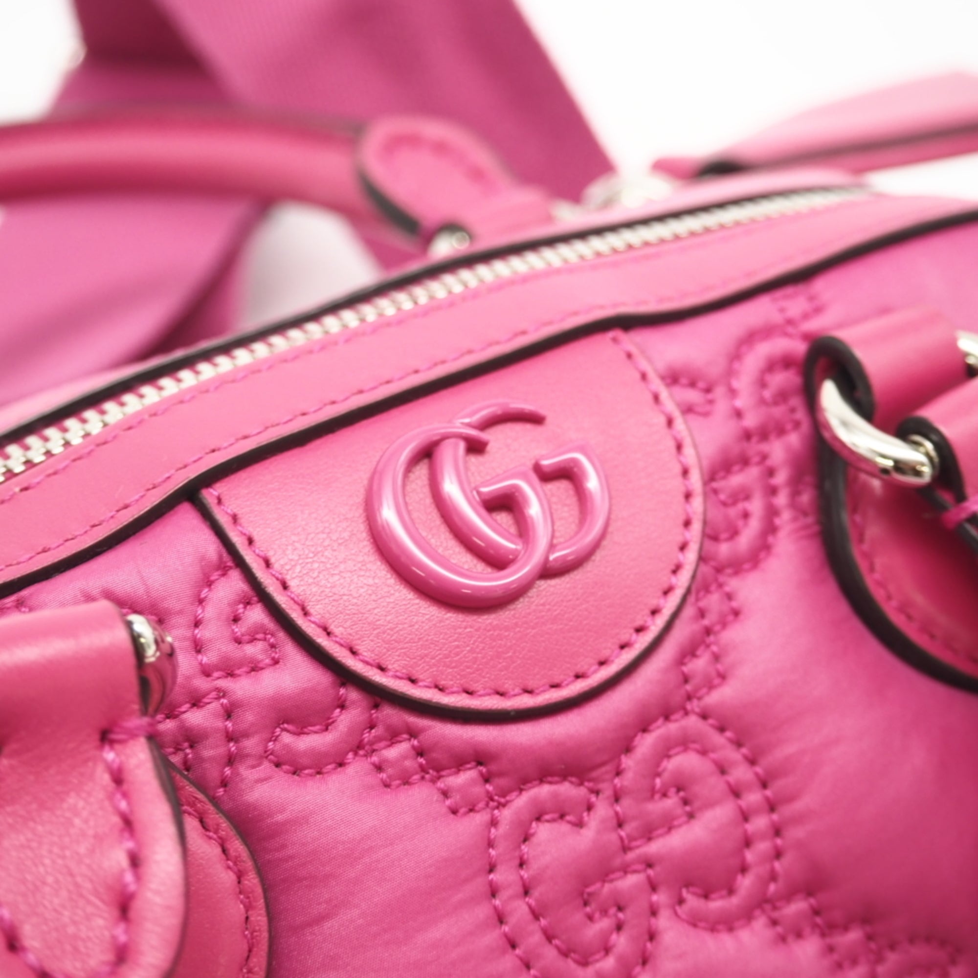 Gucci Pink Nylon Shoulder Bag (Pre-Owned)
